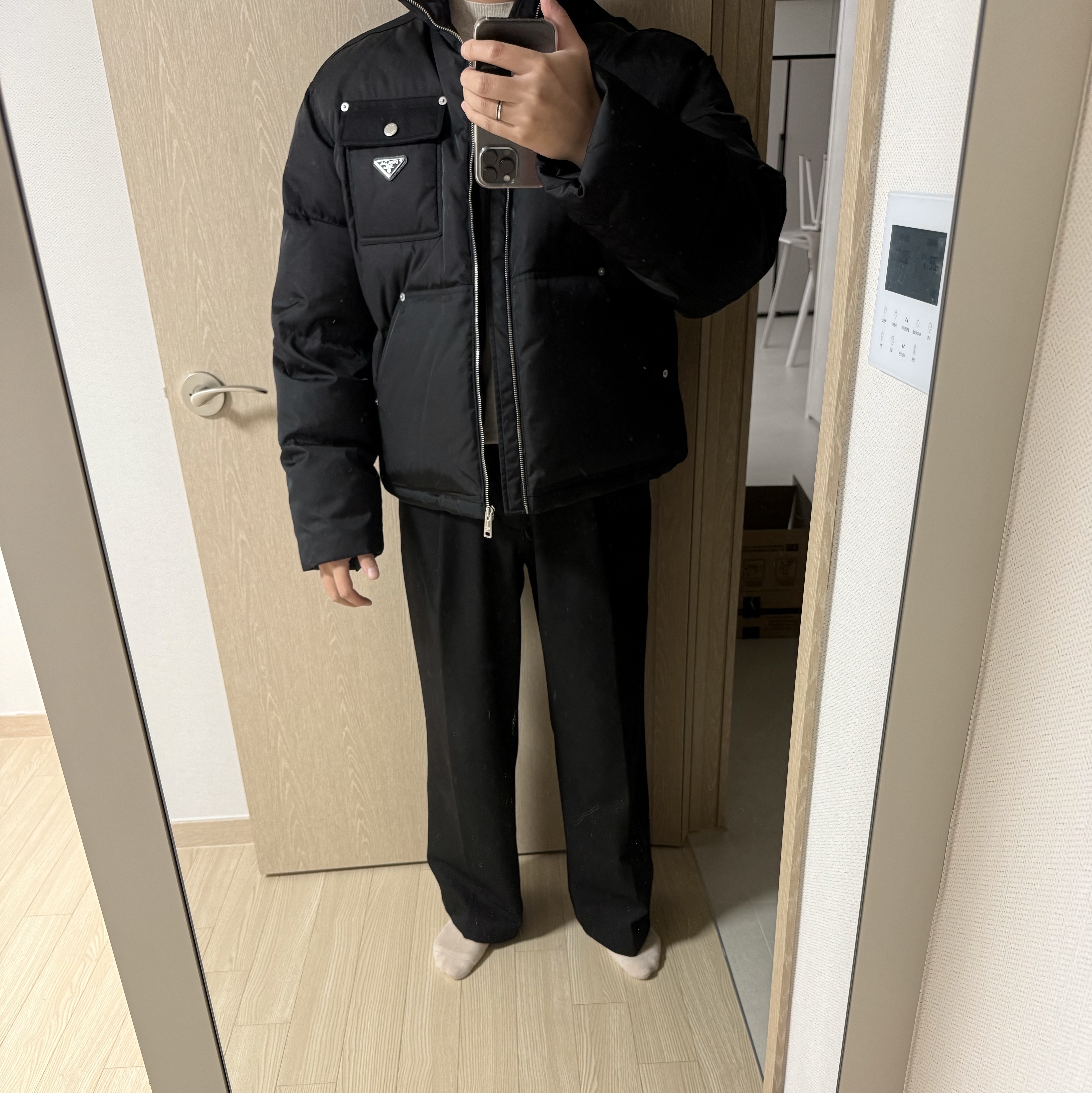 Prada Re-Nylon Crop Down Jacket Black 착용 스타일