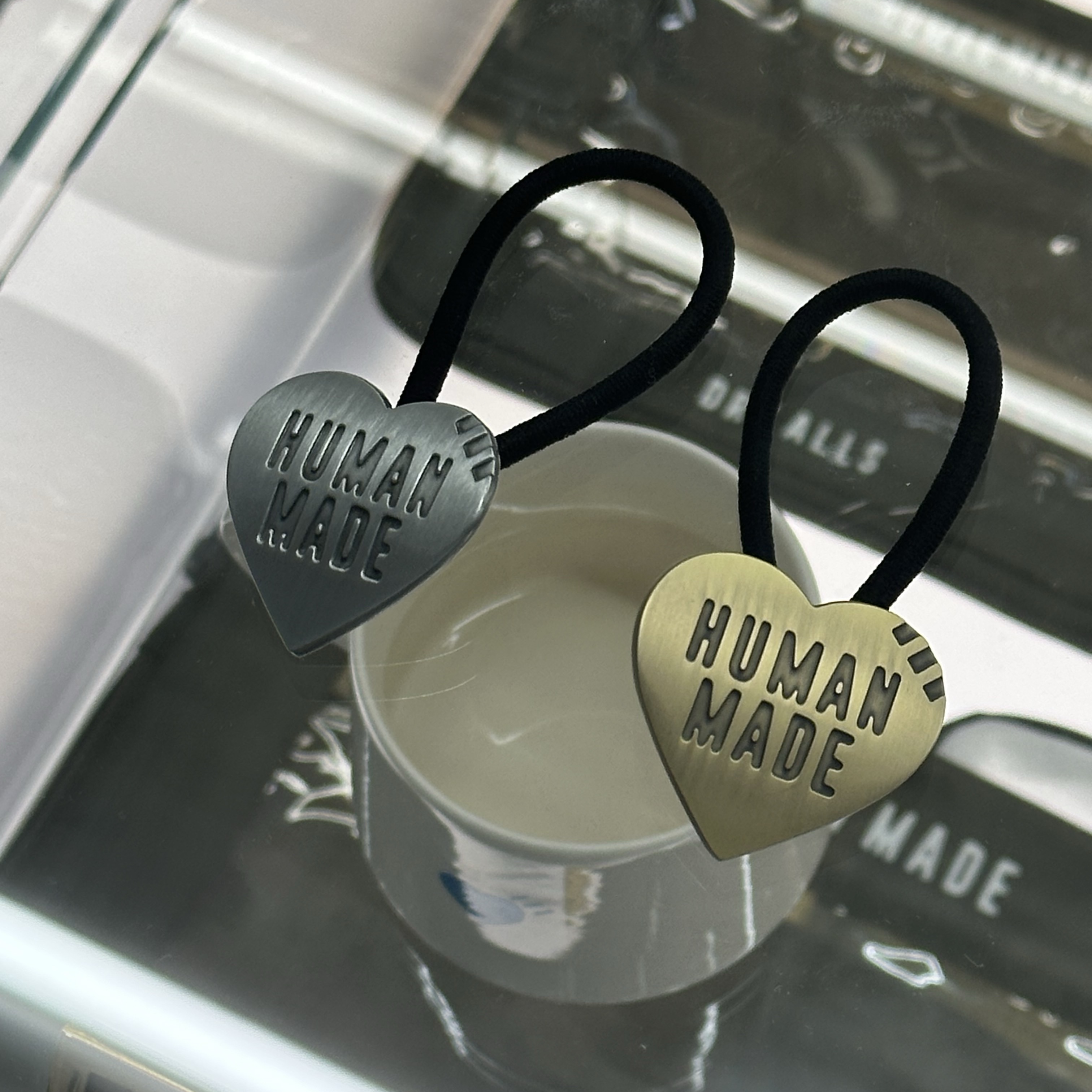 Human Made Heart Hair Band Gold 착용 스타일