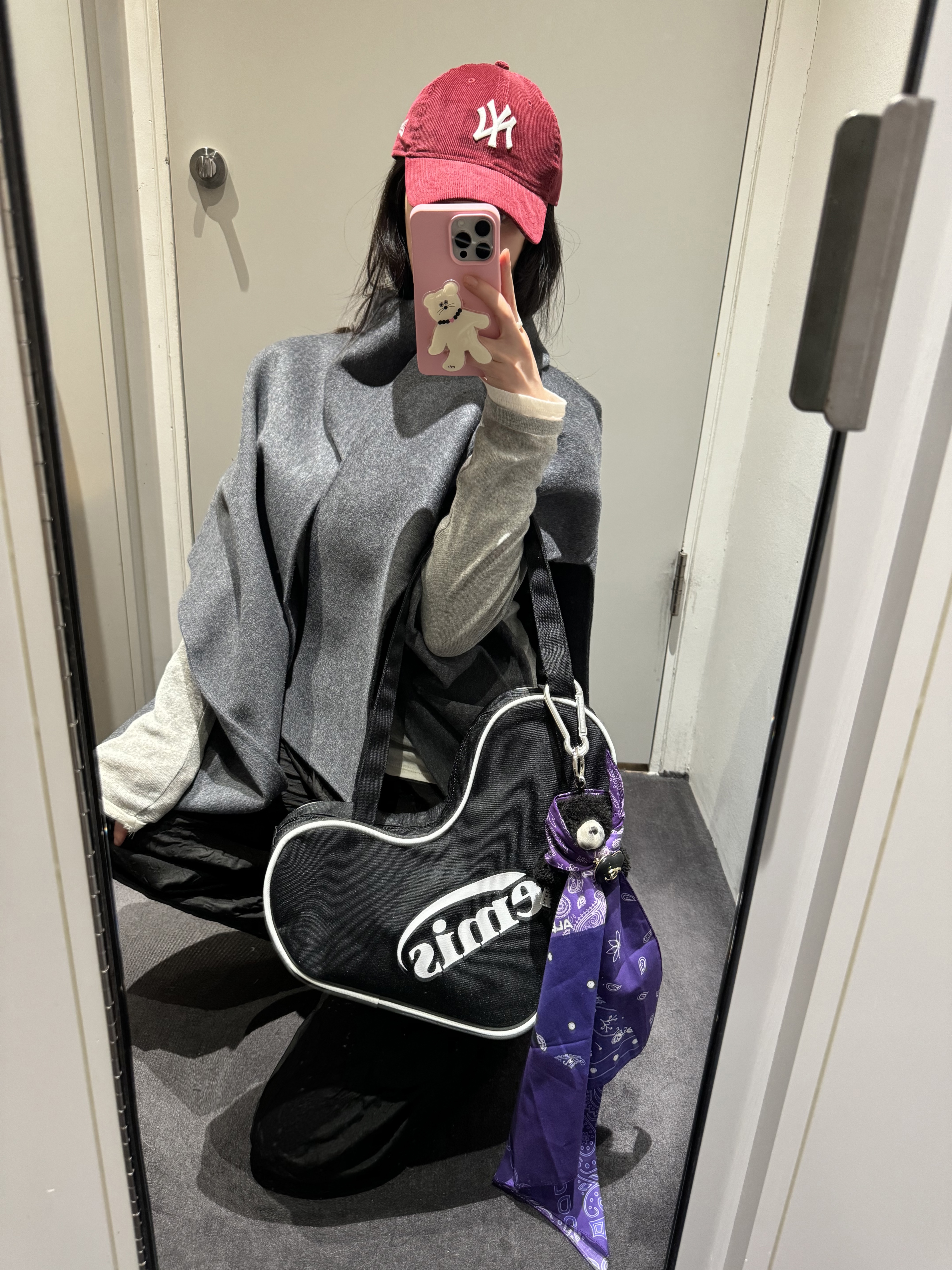 ALEXII Big Bandana Bear Purple, Emis Curvy Shoulder Bag Black 착용 스타일 - 1