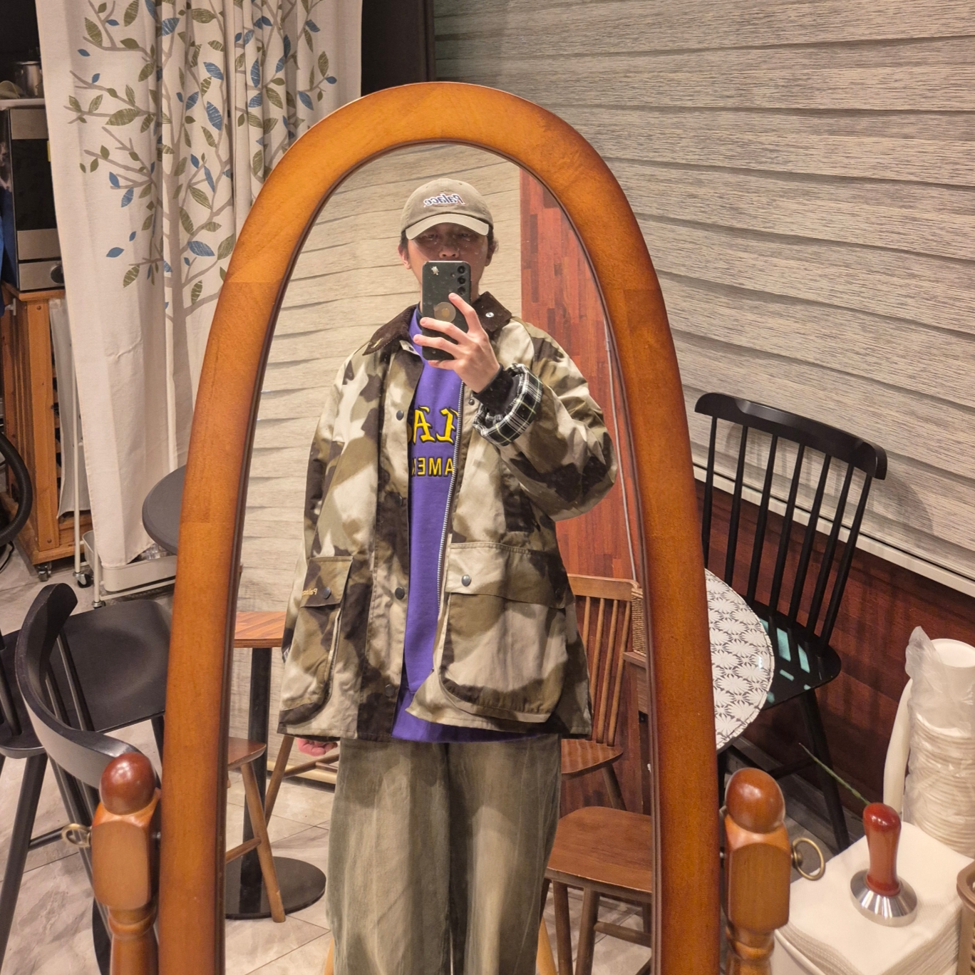Palace x Barbour Bedale Camo - 23FW, Palace Saints Crew Deeper Blue - 24SS 착용 스타일