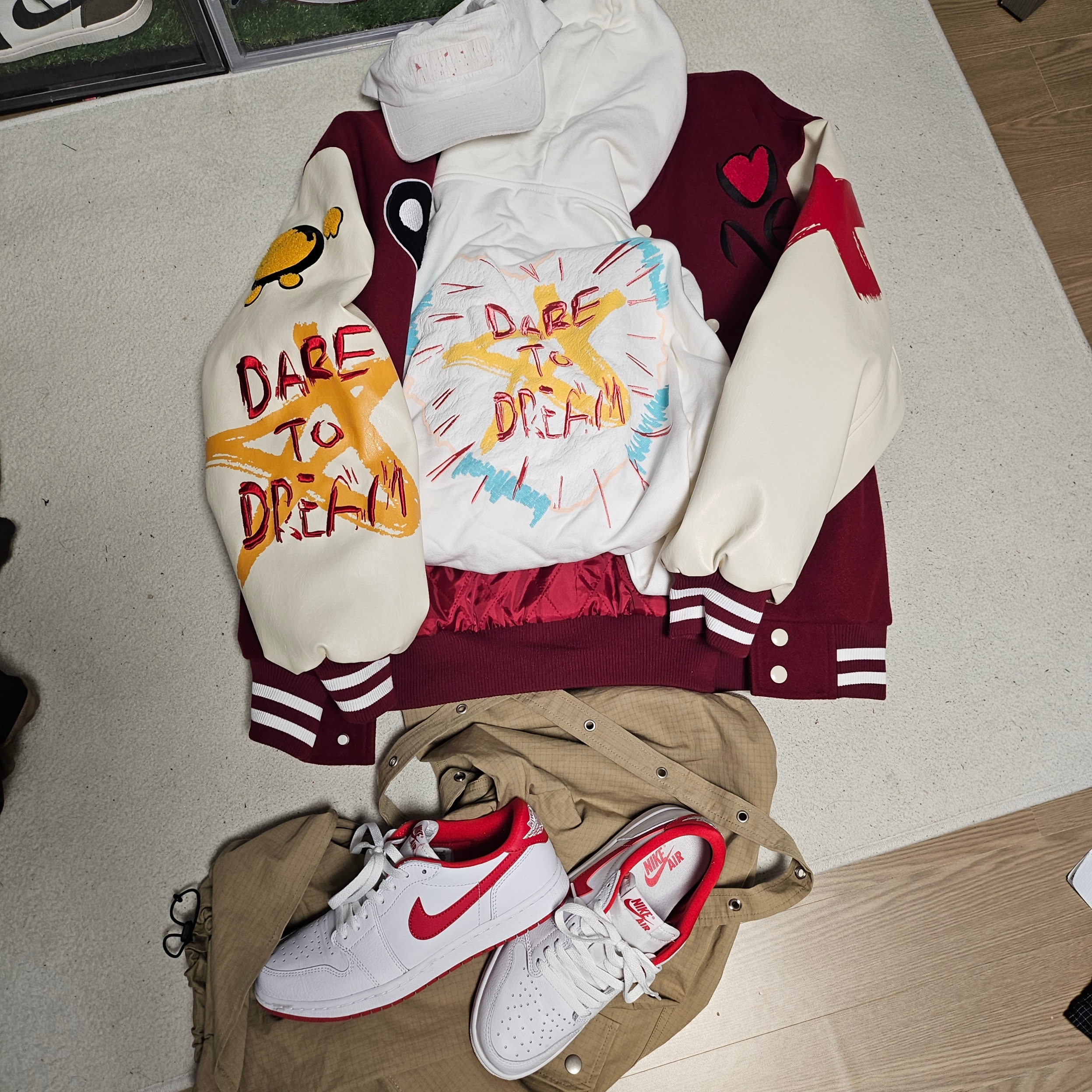 Supreme x MM6 Maison Margiela Painted Camp Cap White - 24SS, Jordan 1 Retro Low OG University Red 착용 스타일 - 4