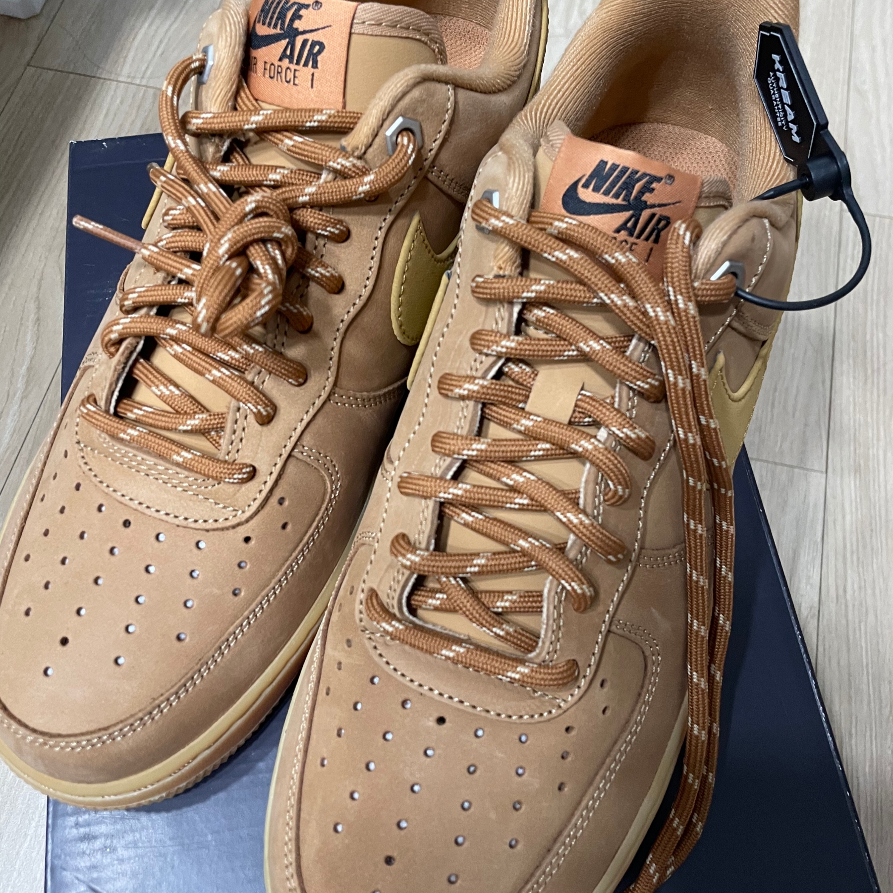 Nike Air Force 1 '07 WB Flax 착용 스타일 - 1