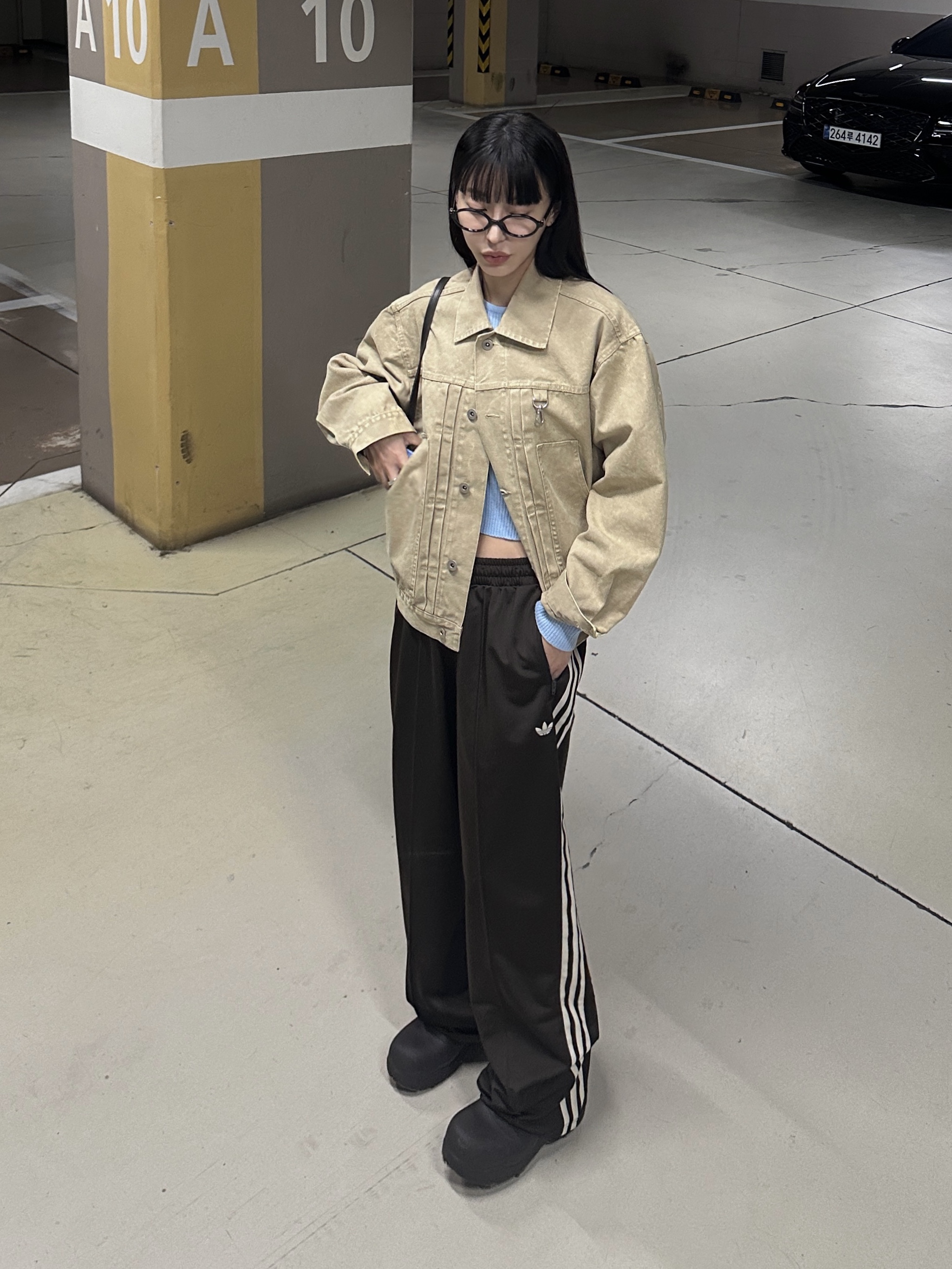Bottega Veneta Puddle Ankle Boots Fondant, Adidas Originals Track Pants Gender Neutral Dark Brown - KR Sizing 착용 스타일 - 1