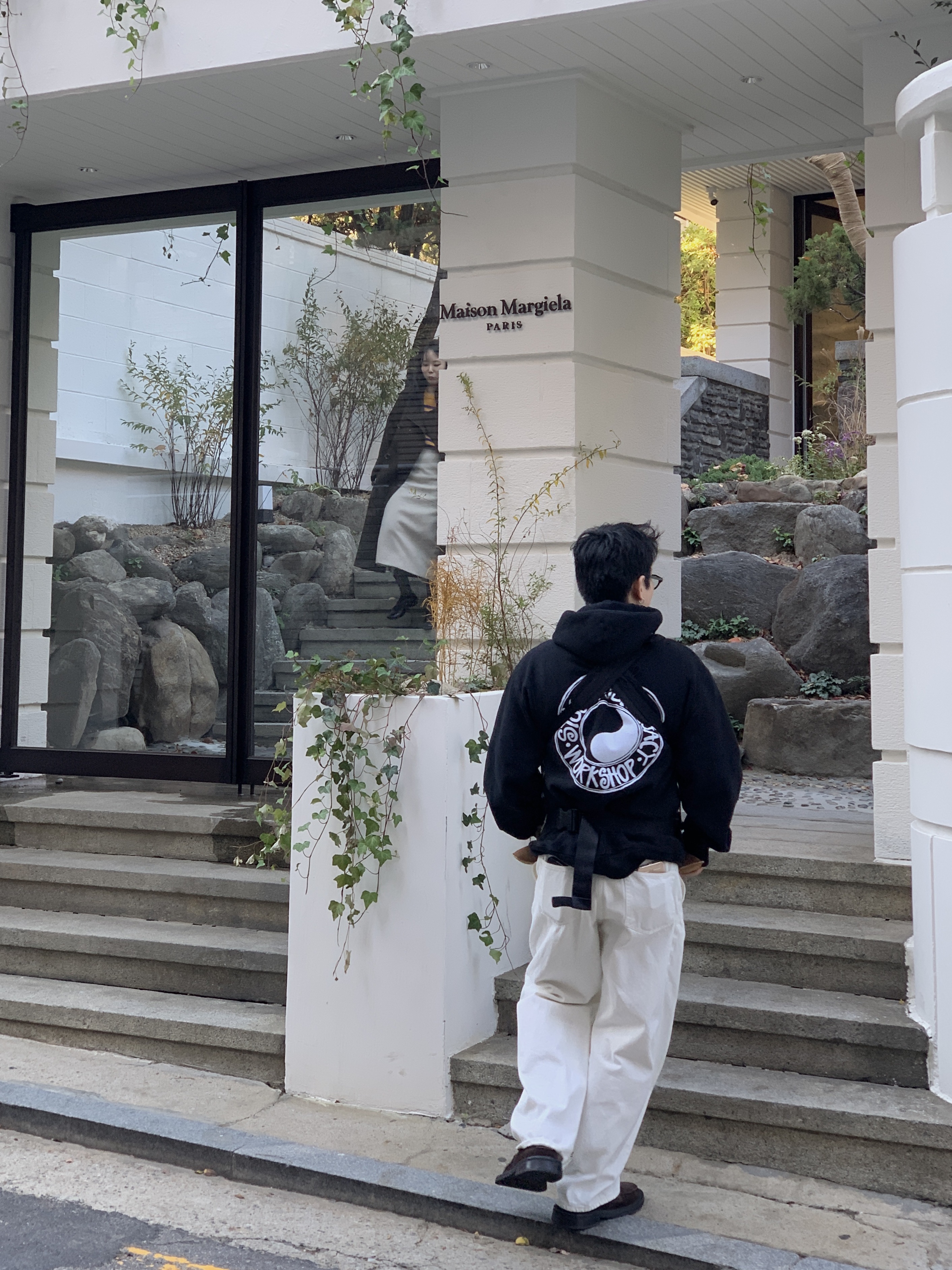 Gentle Monster x Maison Margiela MM112 Black Clear, Stussy x Our Legacy Work Shop Pigment Dyed Buana Hoodie Black 착용 스타일 - 5