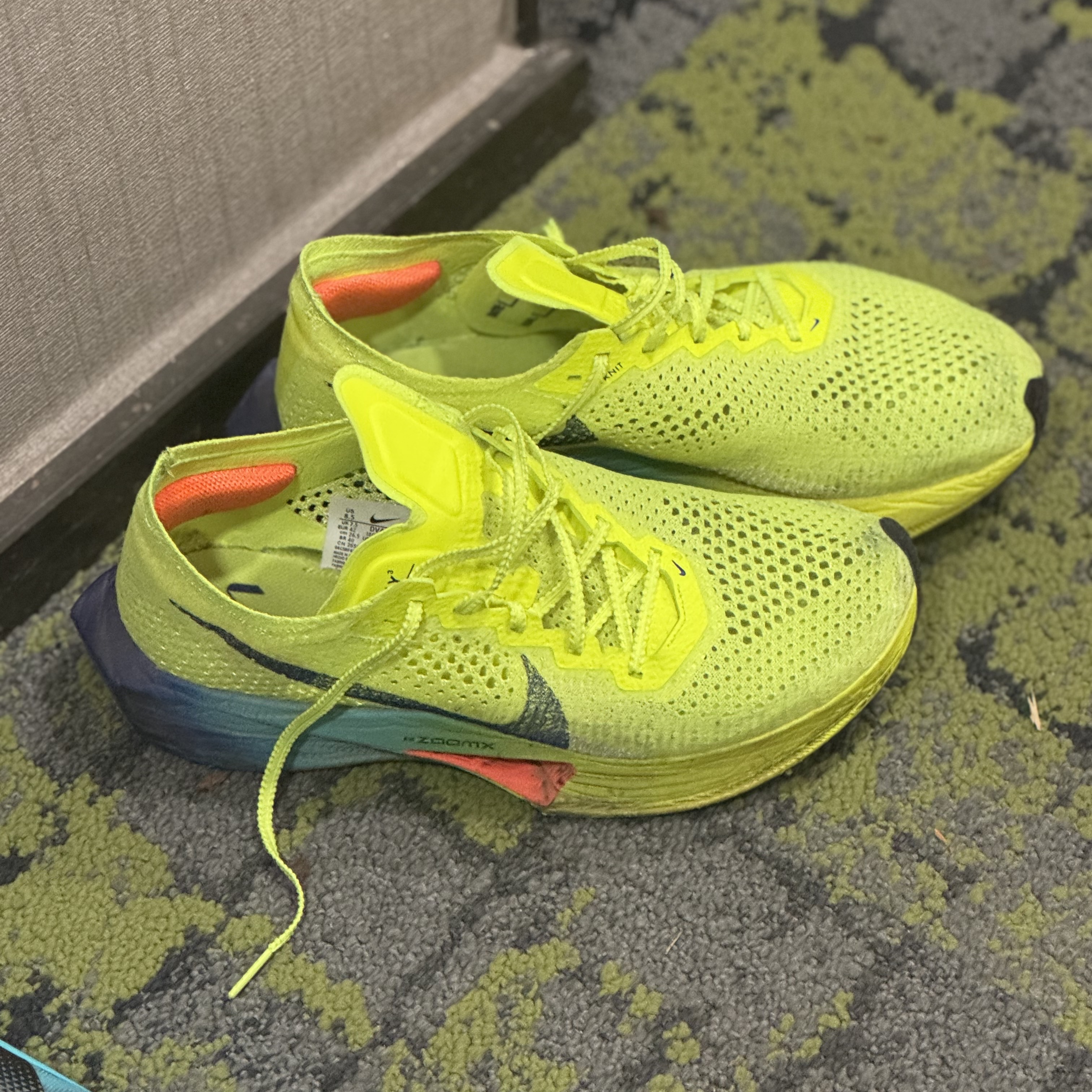 Nike ZoomX Vaporfly Next% 3 Volt Scream Green 착용 스타일