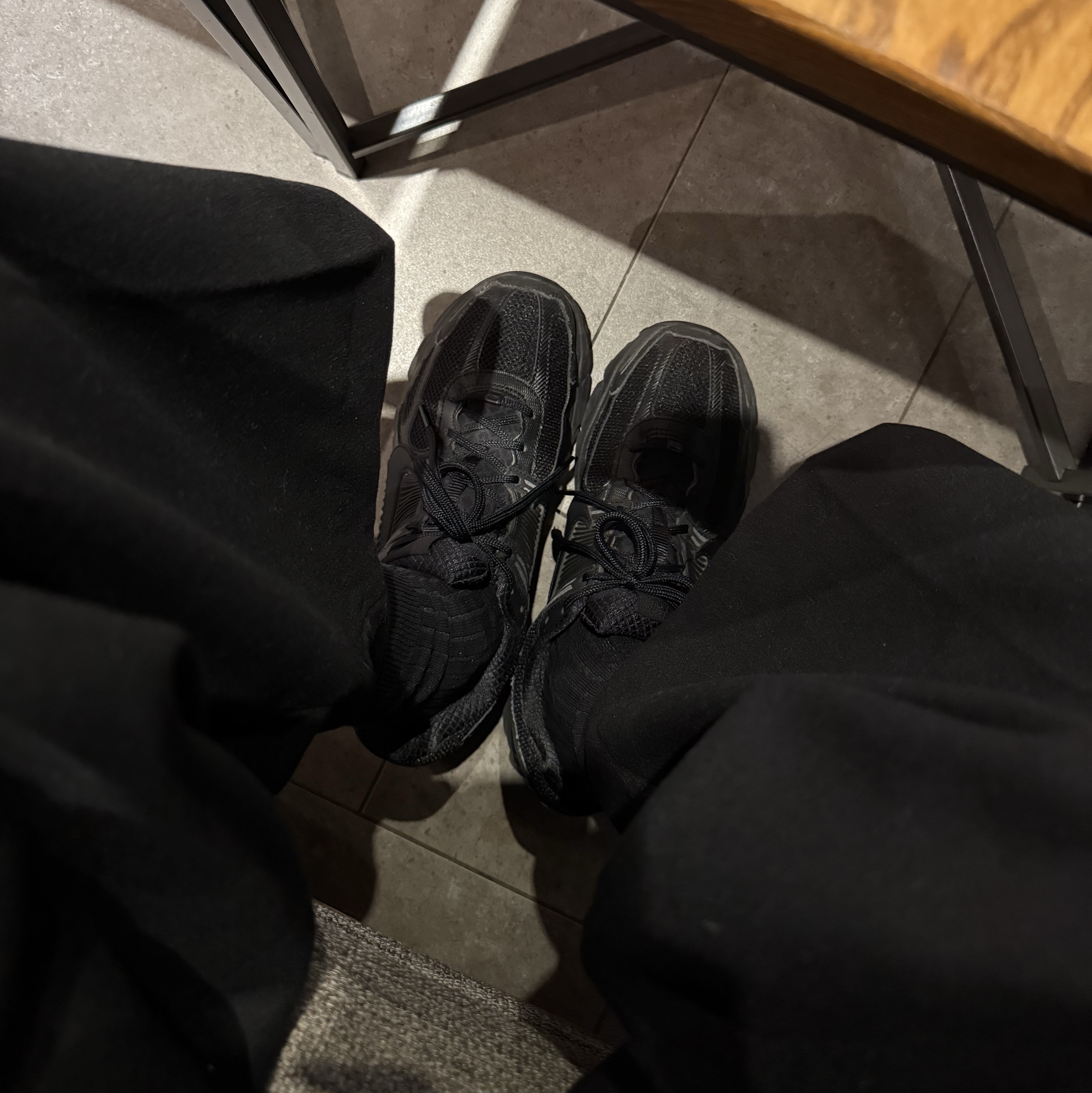 Nike Zoom Vomero 5 SP Black 착용 스타일