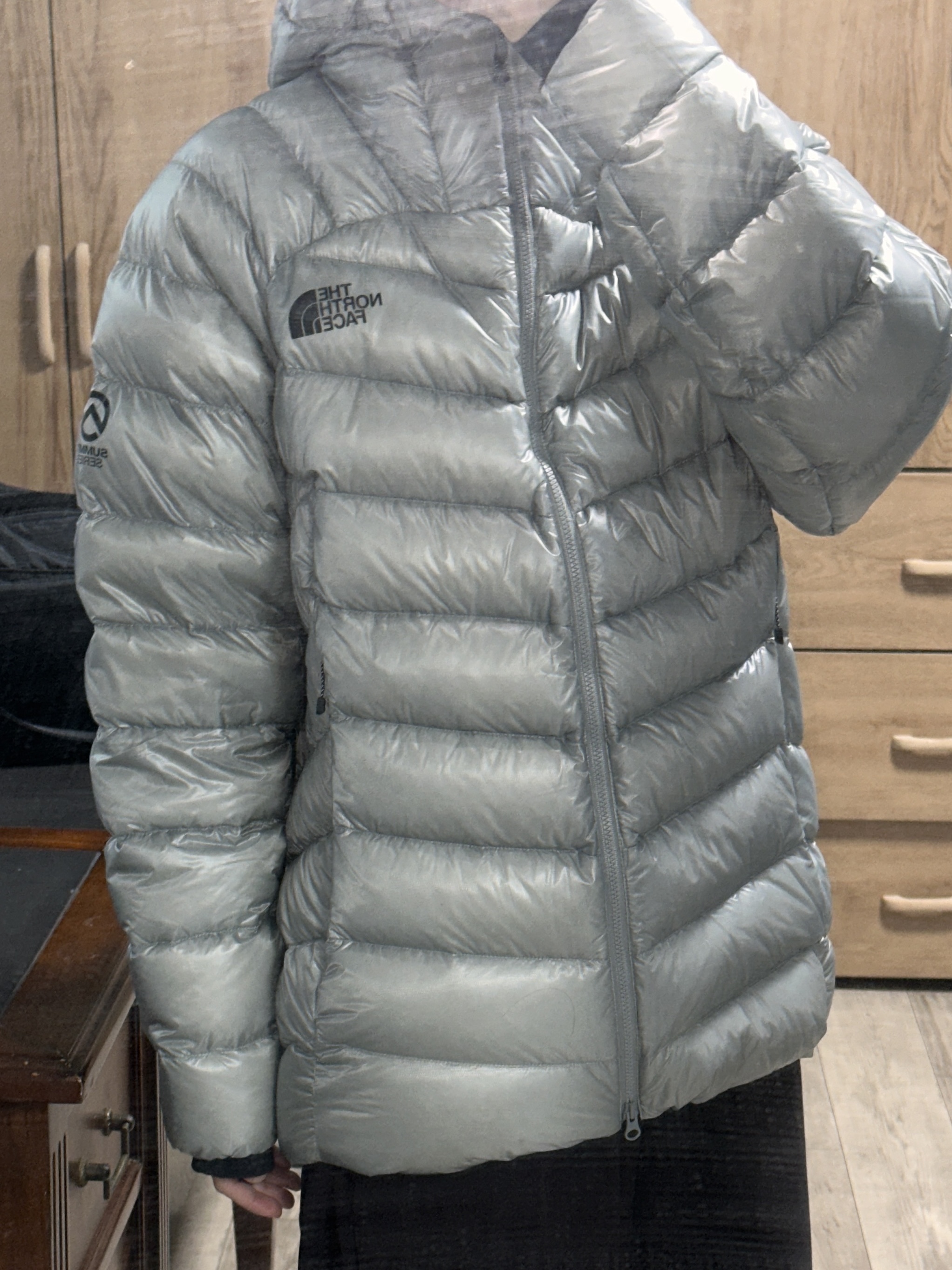 The North Face Summit Mattehorn RDS Down Jacket Light Gray 착용 스타일