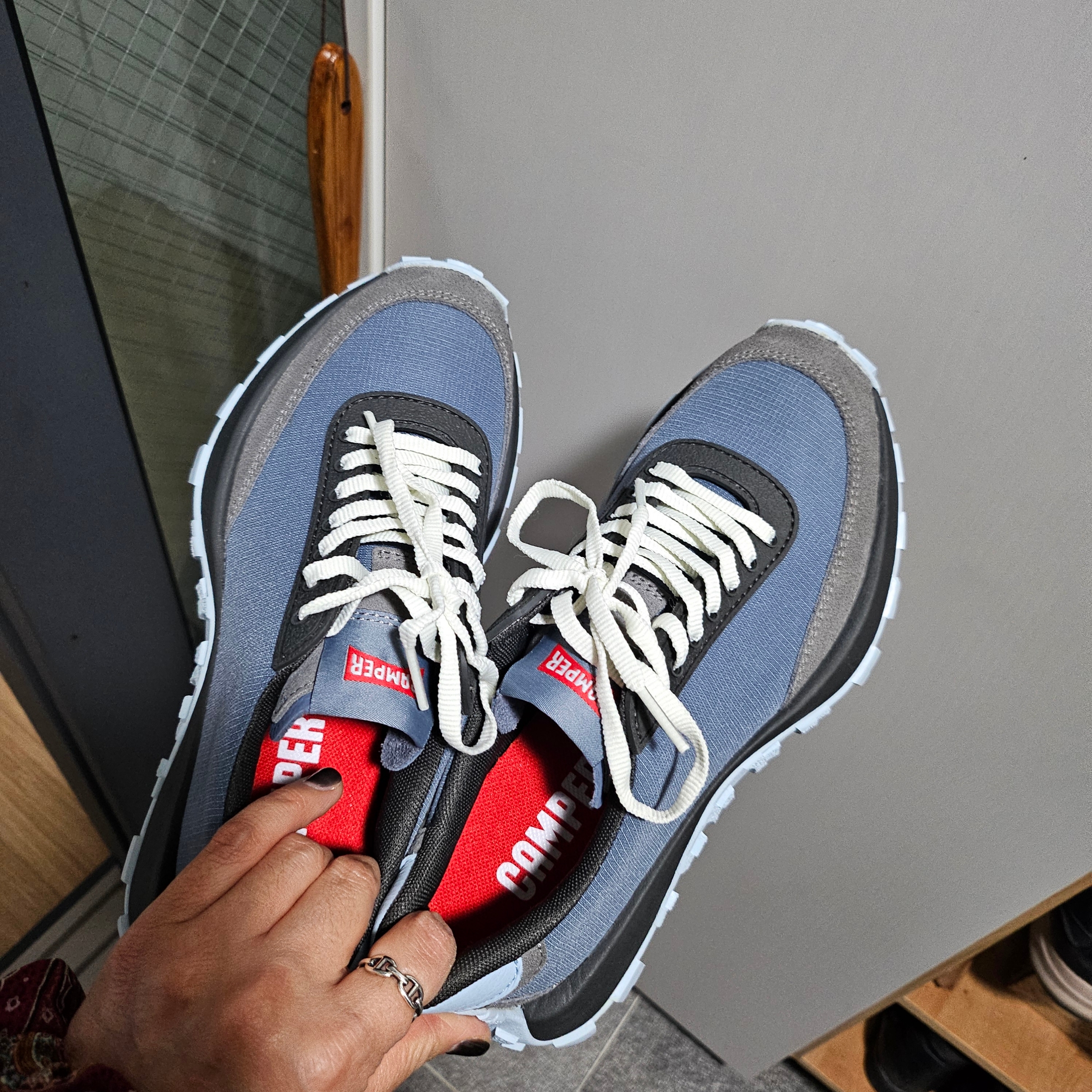 Camper Women Drift Trail Grey 착용 스타일