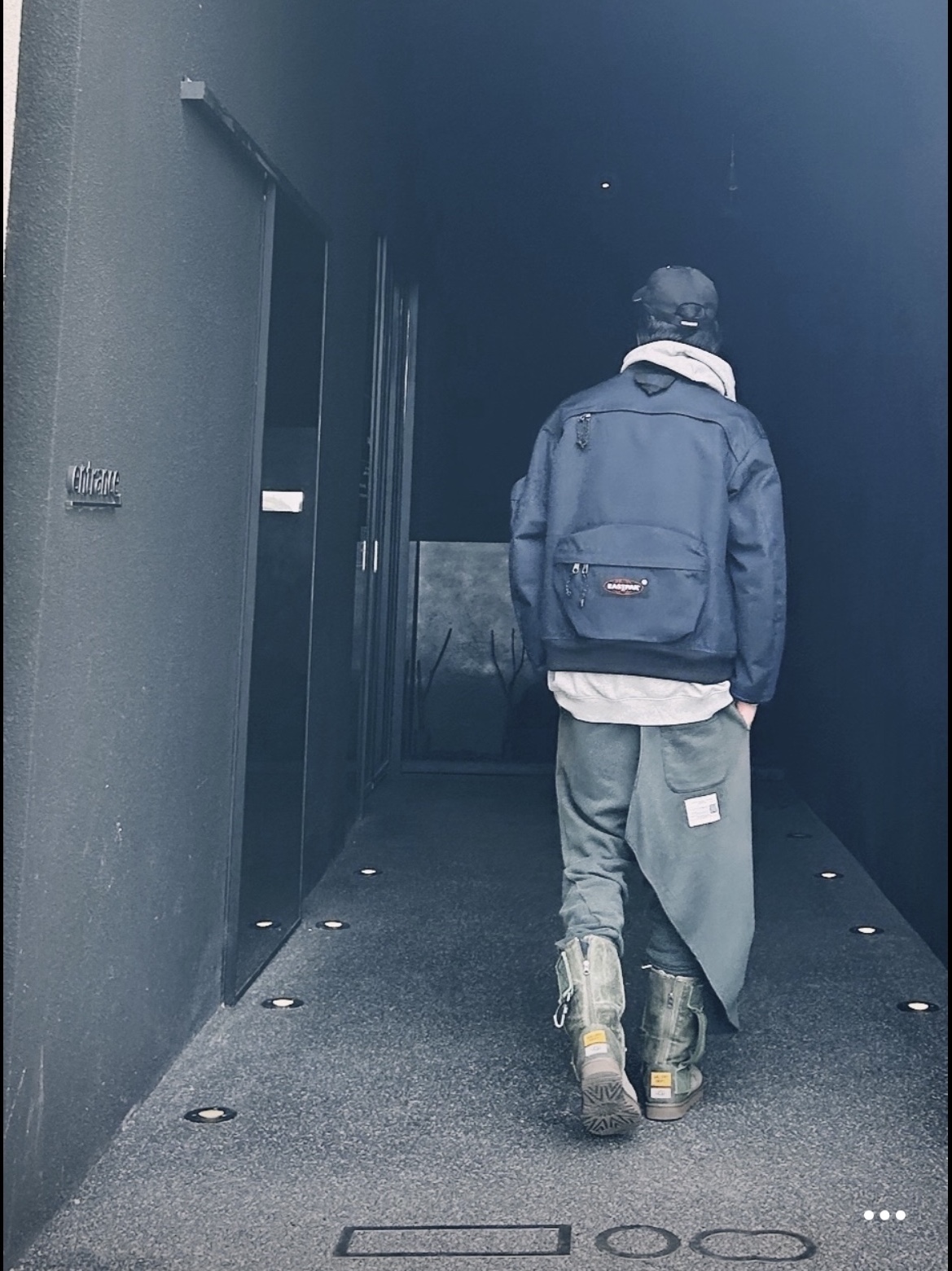 UGG x Gallery Dept. Canvas Boot Green, Vetements Inside Out Popover Hoodie Grey 착용 스타일
