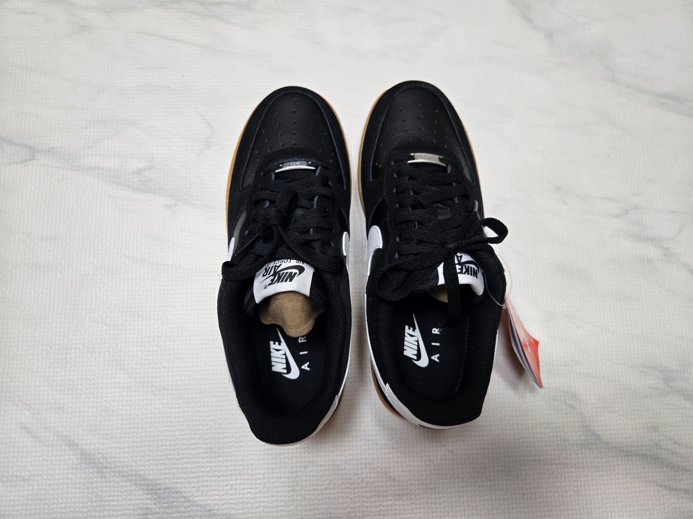 Nike Air Force 1 '07 LV8 Black Gum Light Brown 착용 스타일 - 3
