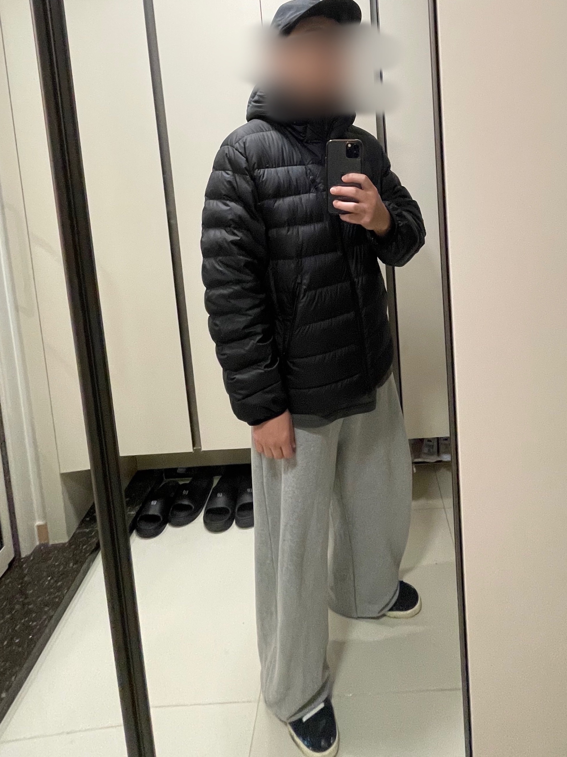 Musinsa Standard City Leisure Hooded Light Down Jacket Black 착용 스타일 - 3