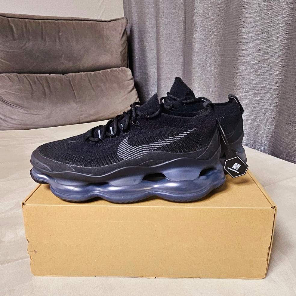 Nike Air Max Scorpion Flyknit Black Anthracite 착용 스타일