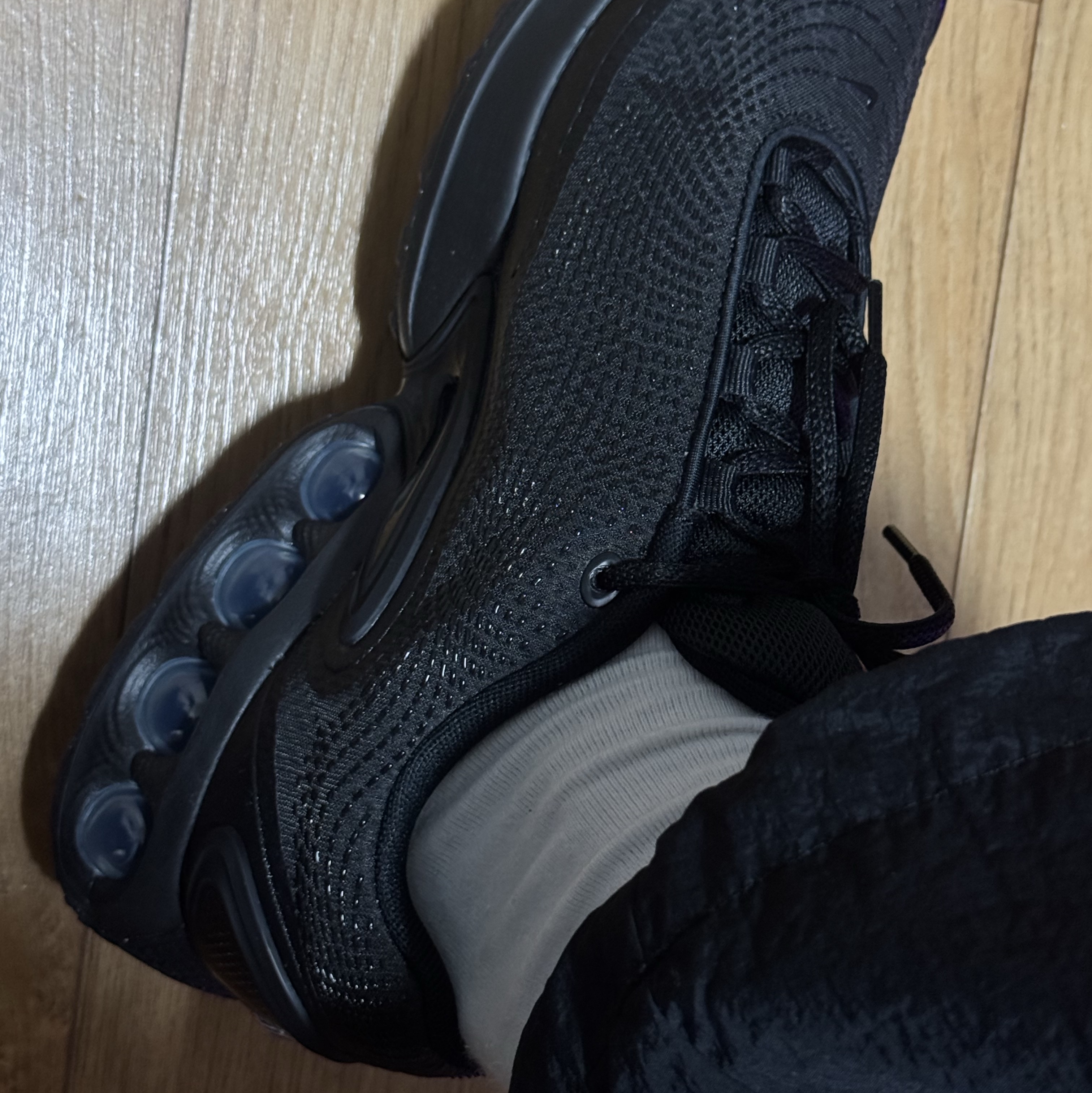 Nike Air Max Dn Black Grey 착용 스타일 - 2