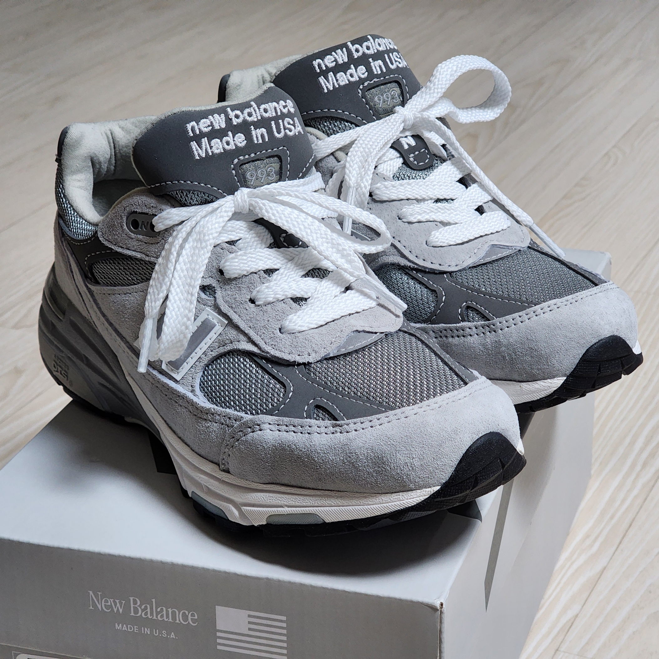 (W) New Balance 993 Made in USA Grey - B Standard 착용 스타일