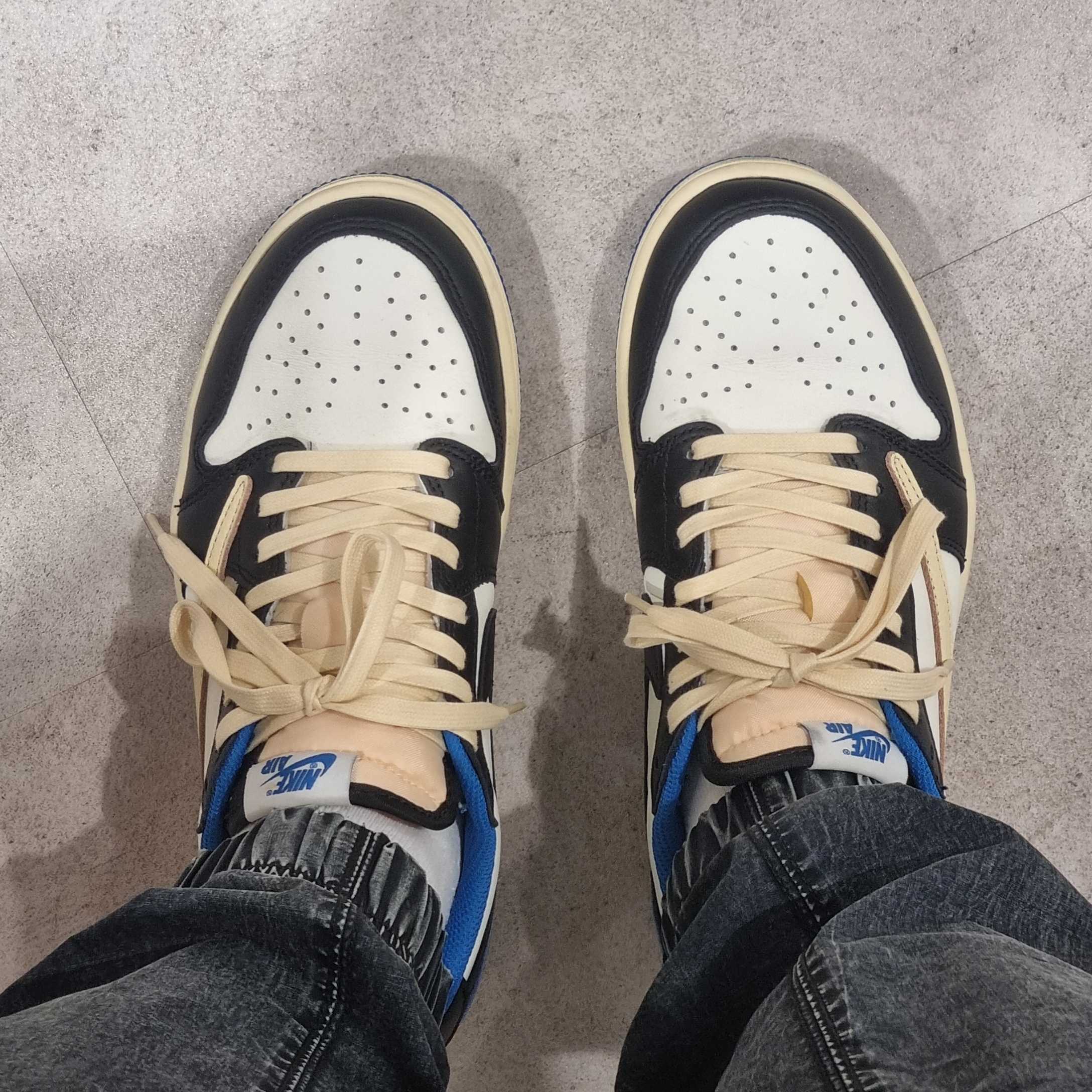 Jordan 1 x Travis Scott x Fragment Retro Low OG SP Military Blue 착용 스타일