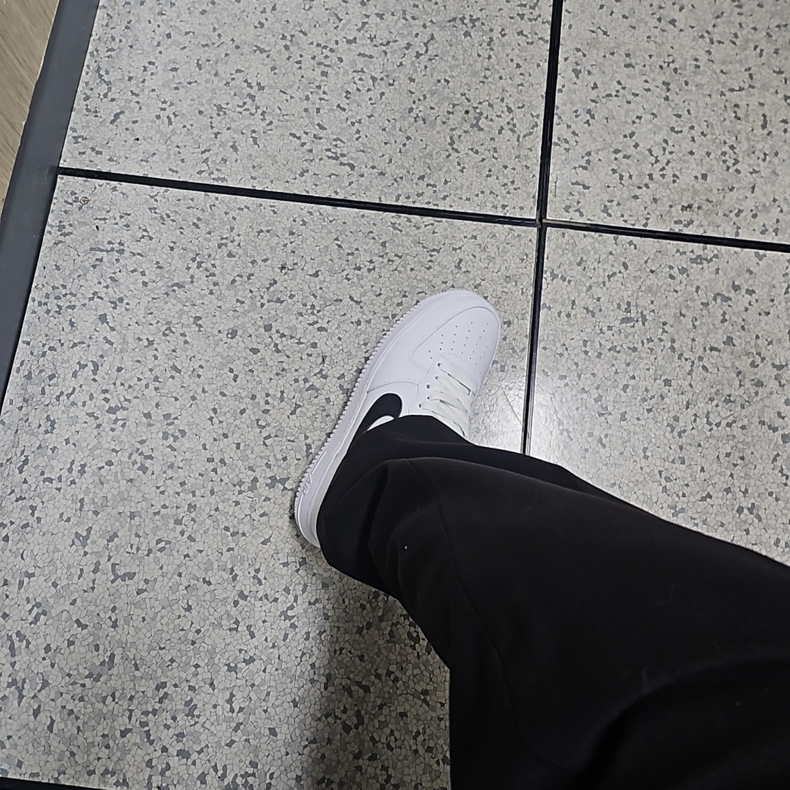 Nike Air Force 1 '07 White Black 착용 스타일