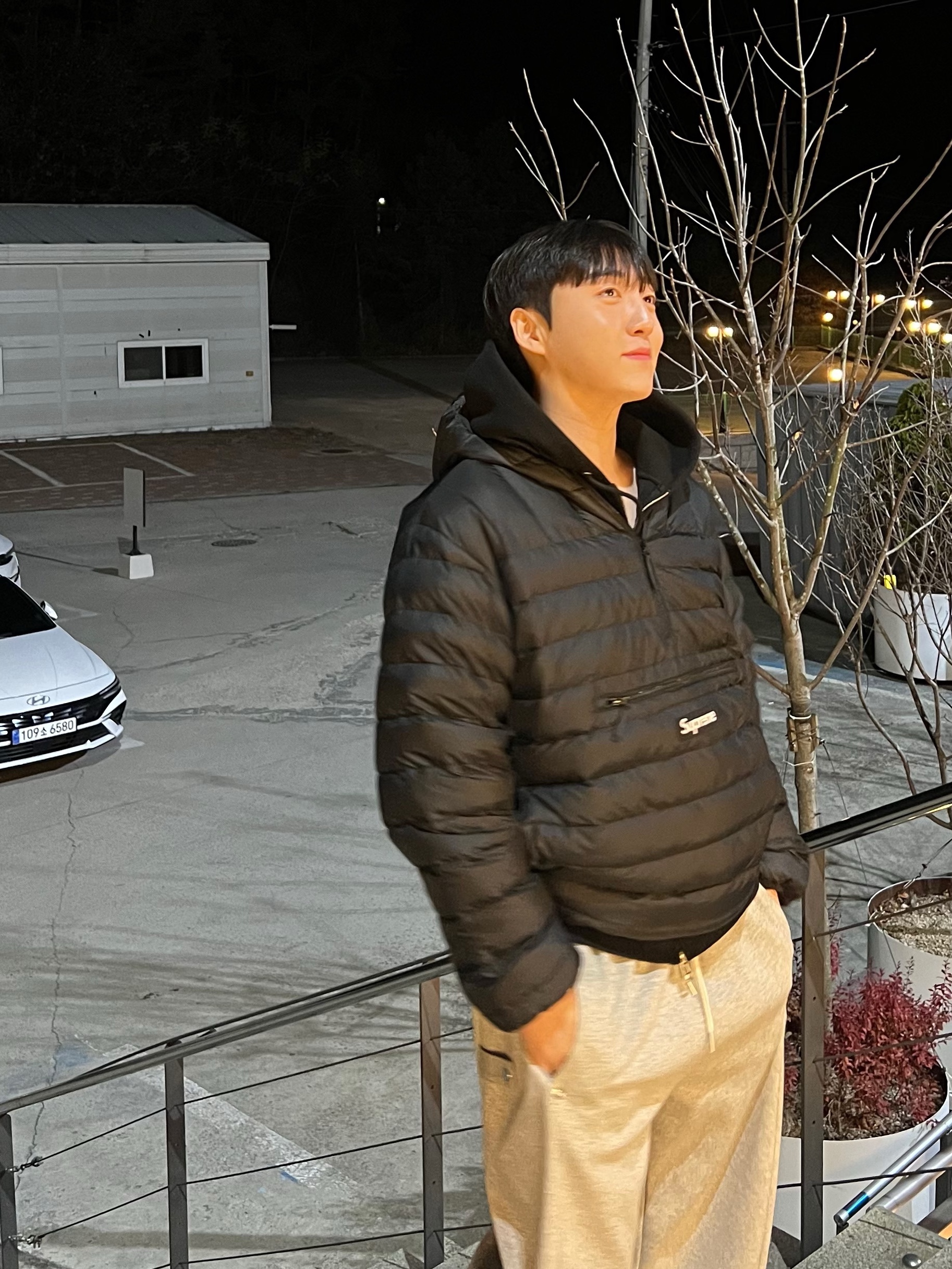Supreme Micro Down Half Zip Hooded Pullover Black - 24FW 착용 스타일 - 2