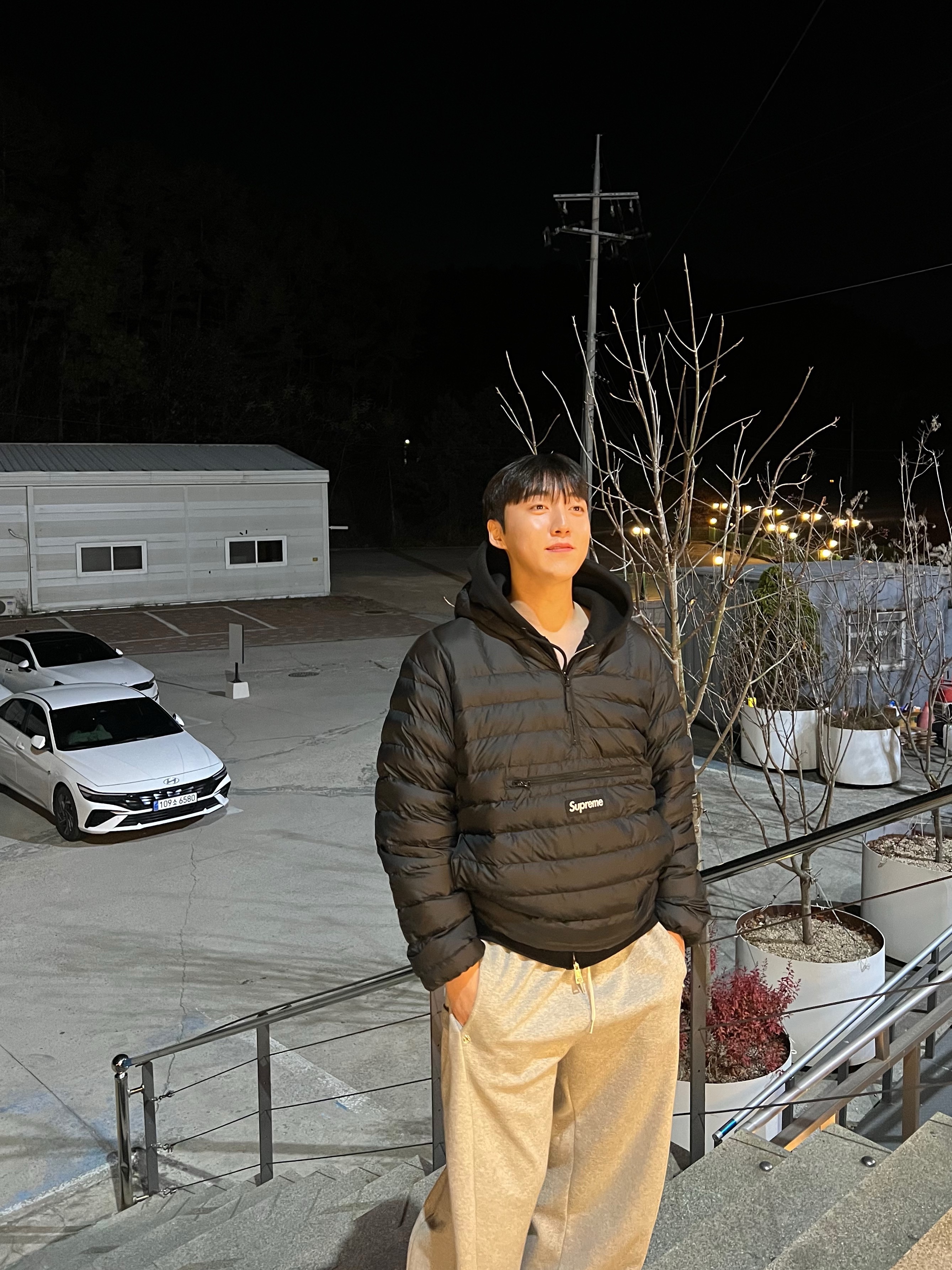 Supreme Micro Down Half Zip Hooded Pullover Black - 24FW 착용 스타일 - 1