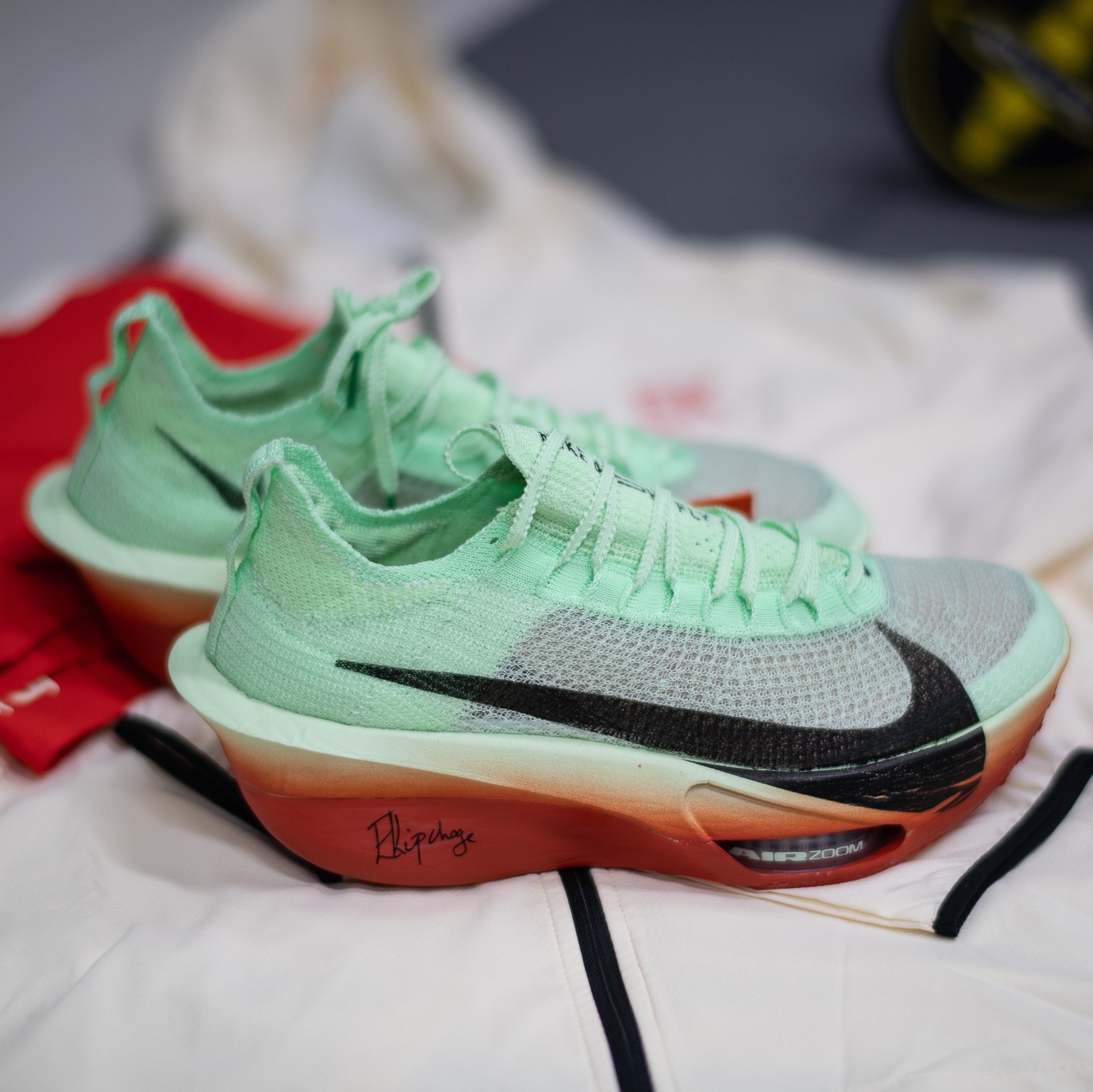 Nike Air Zoom Alphafly Next% 3 Eliud Kipchoge, Nike Dri-Fit Stride 7 Inch Running Shorts Kipchog Chile Red Black Coconut Milk - Asia 착용 스타일