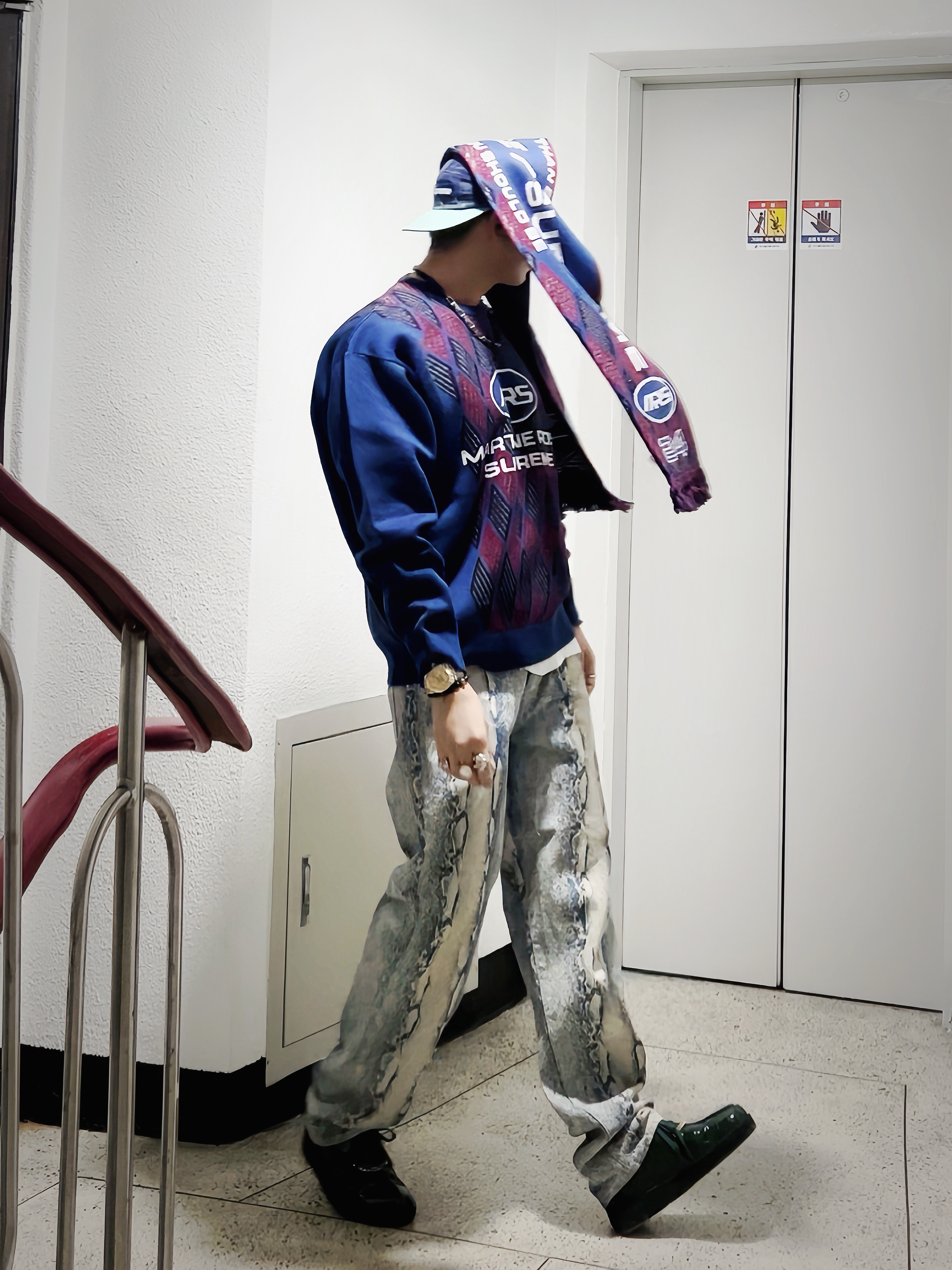 Supreme x The North Face Bandana T-Shirt White - 22SS, Supreme x Martine Rose Sweater Blue - 24FW 착용 스타일 - 1
