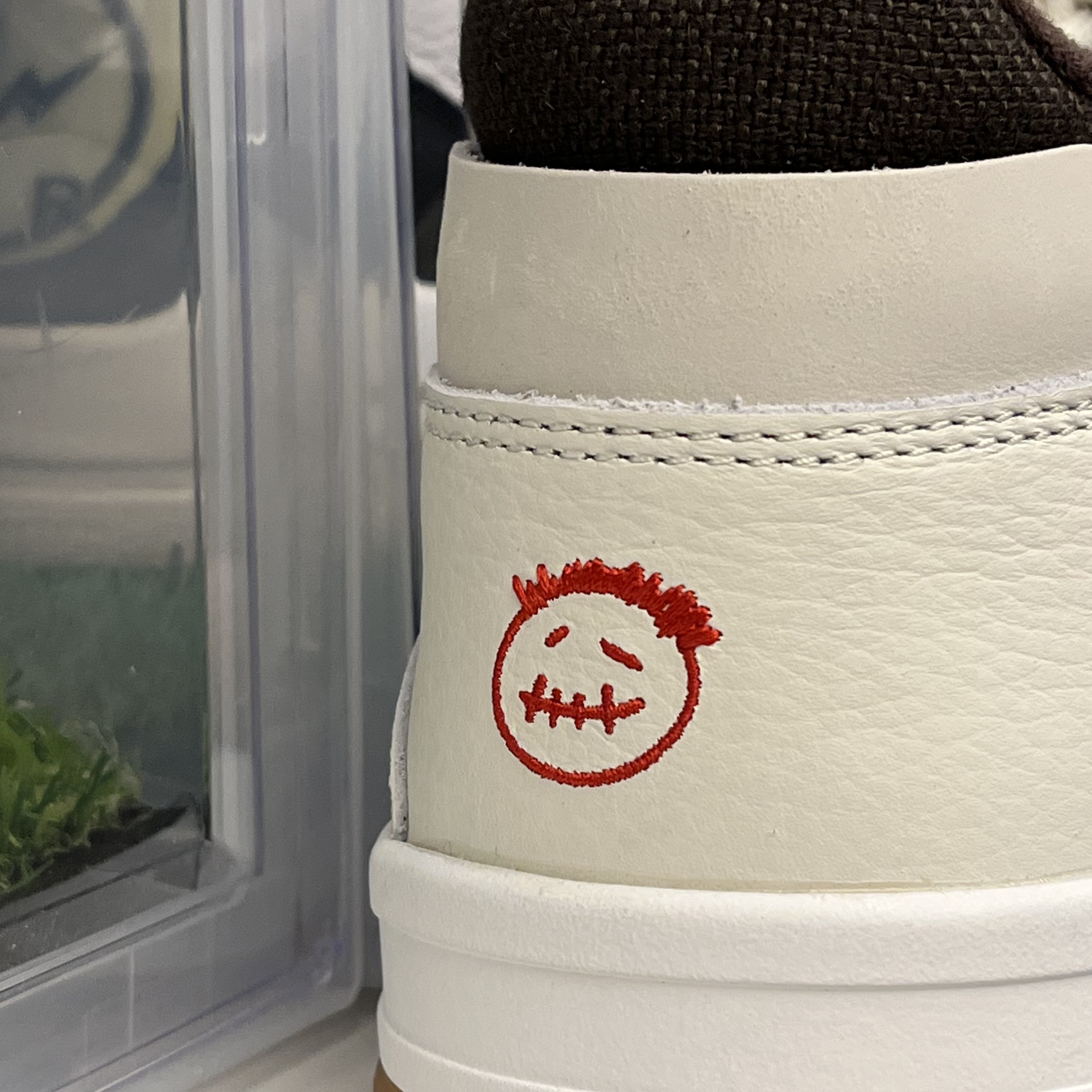Jordan x Travis Scott Jumpman Jack TR Sail and Dark Mocha 착용 스타일 - 2