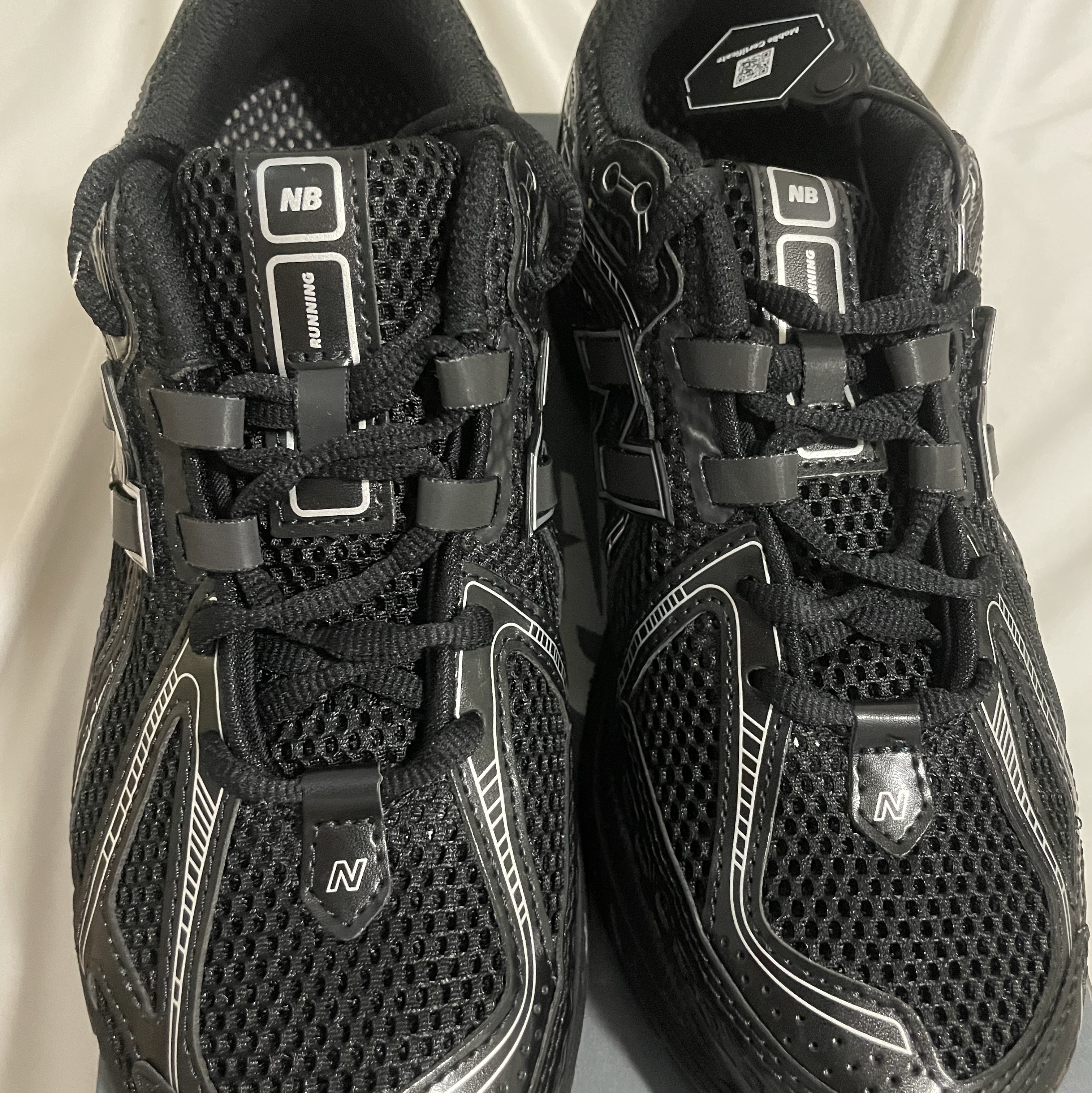 New Balance 1906R Black Silver Metallic 착용 스타일