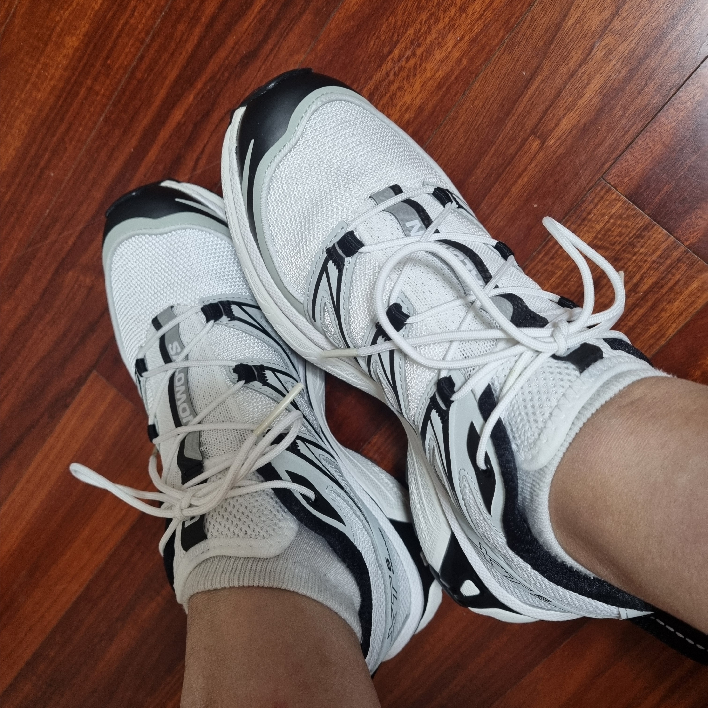 Salomon XT-6 Expanse White Metal Black 착용 스타일