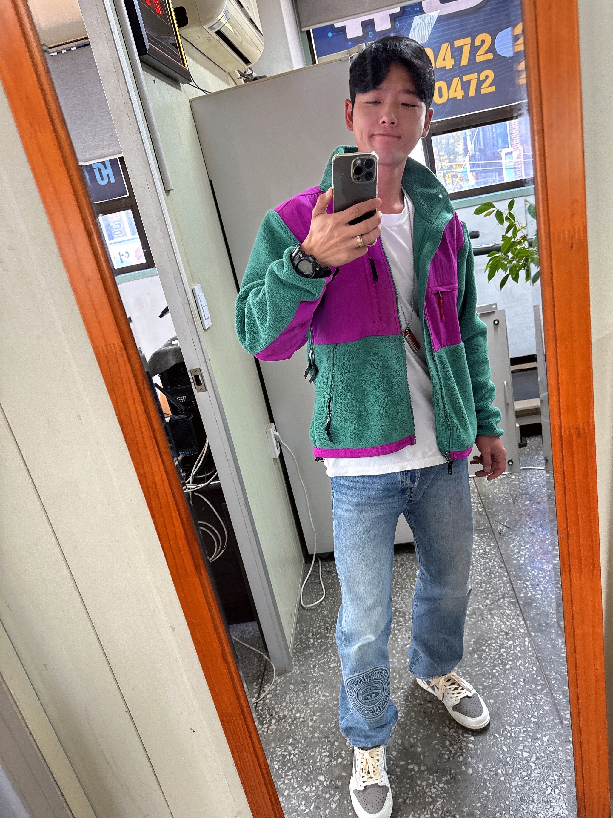 Stussy x Levi's Embossed 501 Jean Indigo, Jordan 1 x Travis Scott Retro Low OG SP Sail and Ridgerock 착용 스타일 - 6