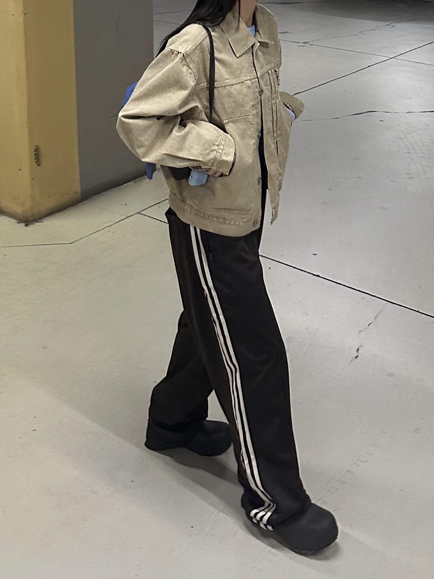 Bottega Veneta Puddle Ankle Boots Fondant, Adidas Originals Track Pants Gender Neutral Dark Brown - KR Sizing 착용 스타일 - 3