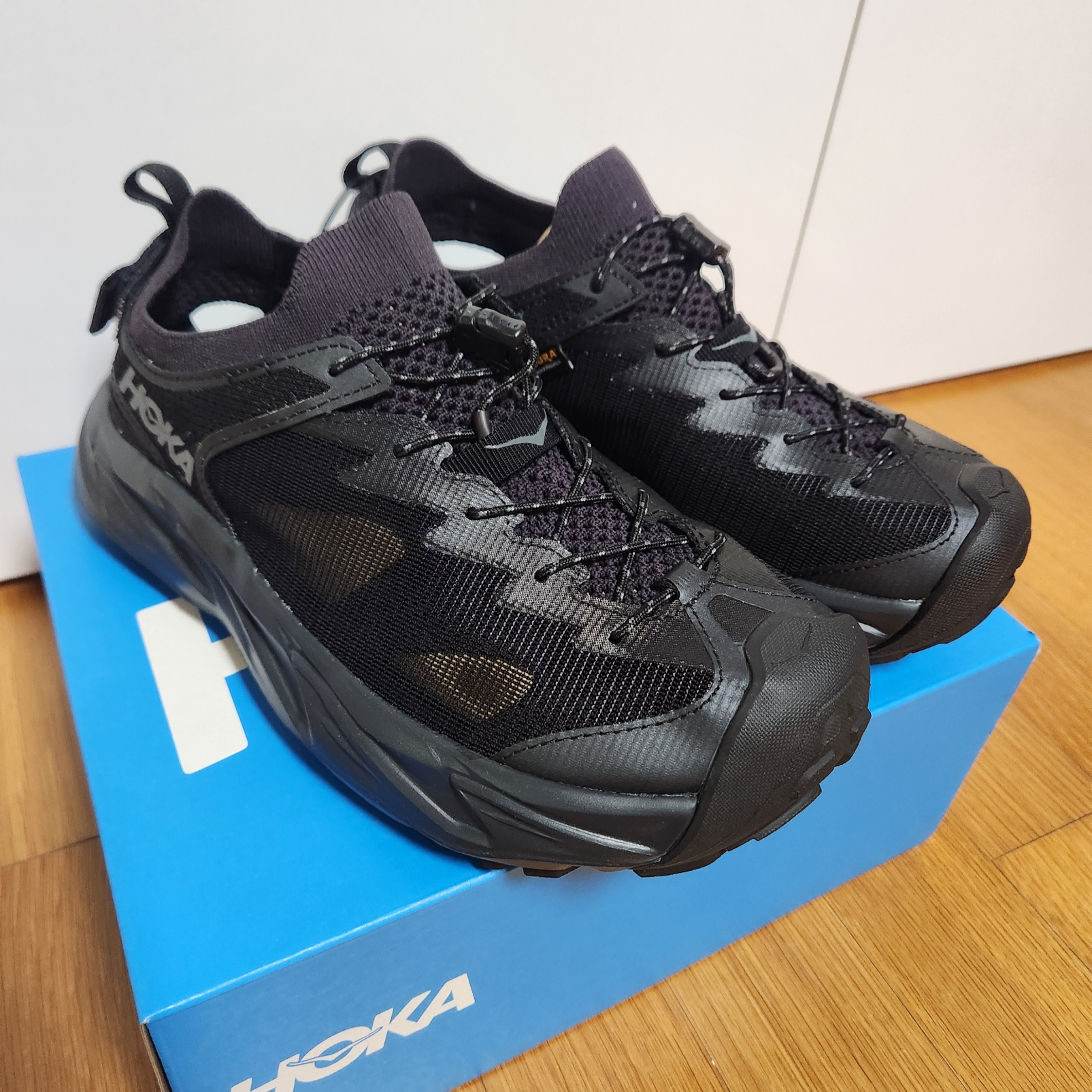 Hoka Hopara 2 Black 착용 스타일
