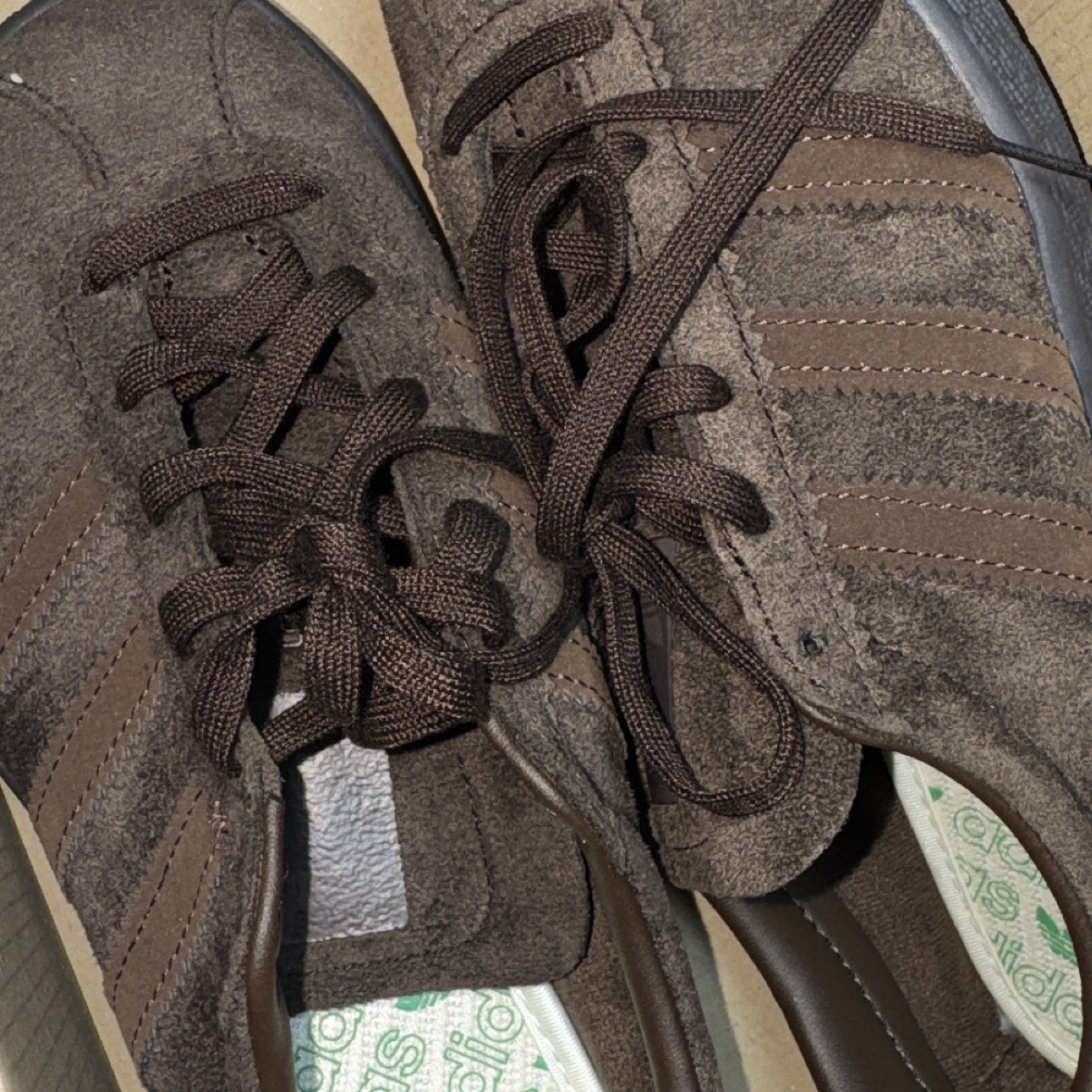 Adidas Tobacco Gruen Dark Brown 착용 스타일