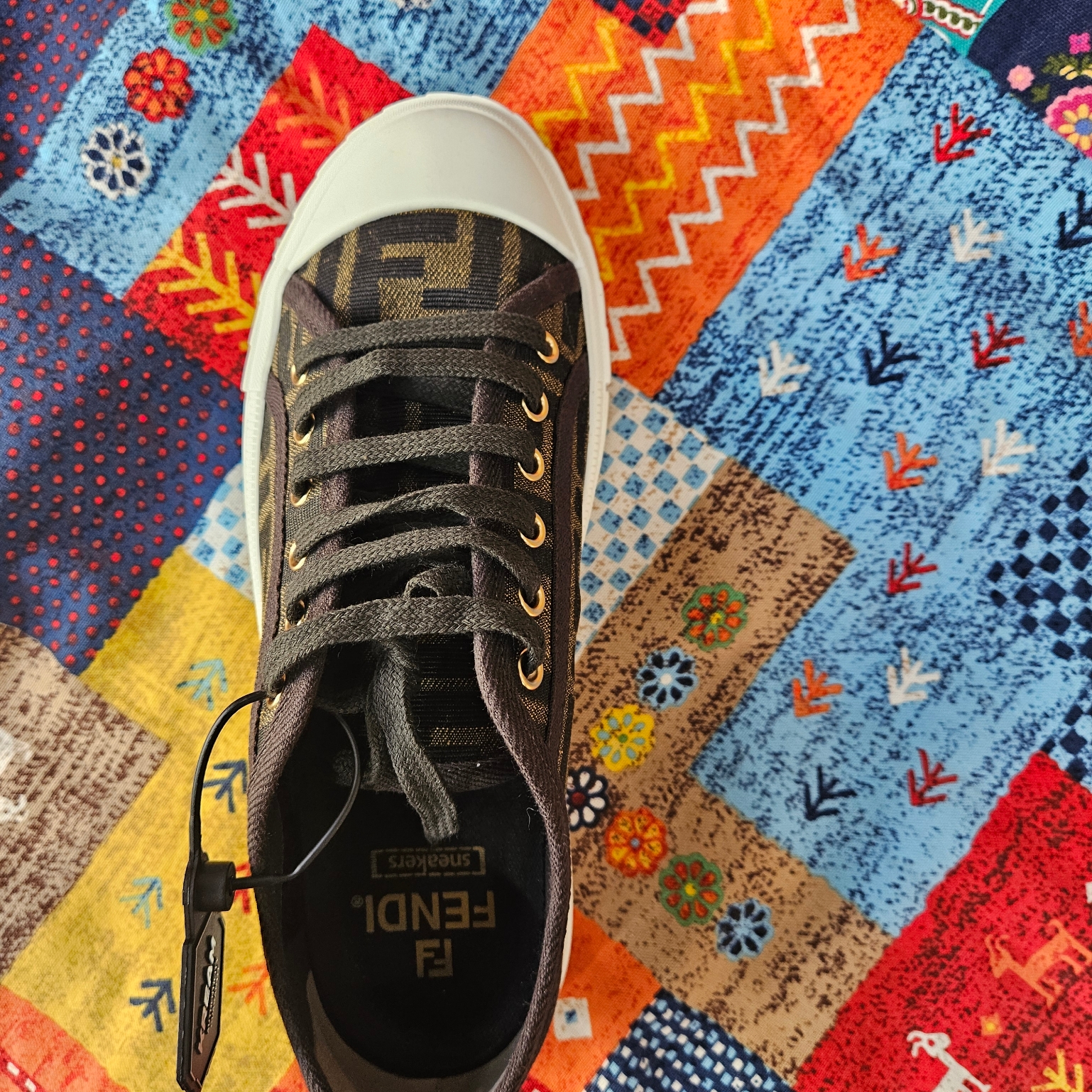 (W) Fendi Domino FF Fabric Low Top Sneakers Brown 착용 스타일