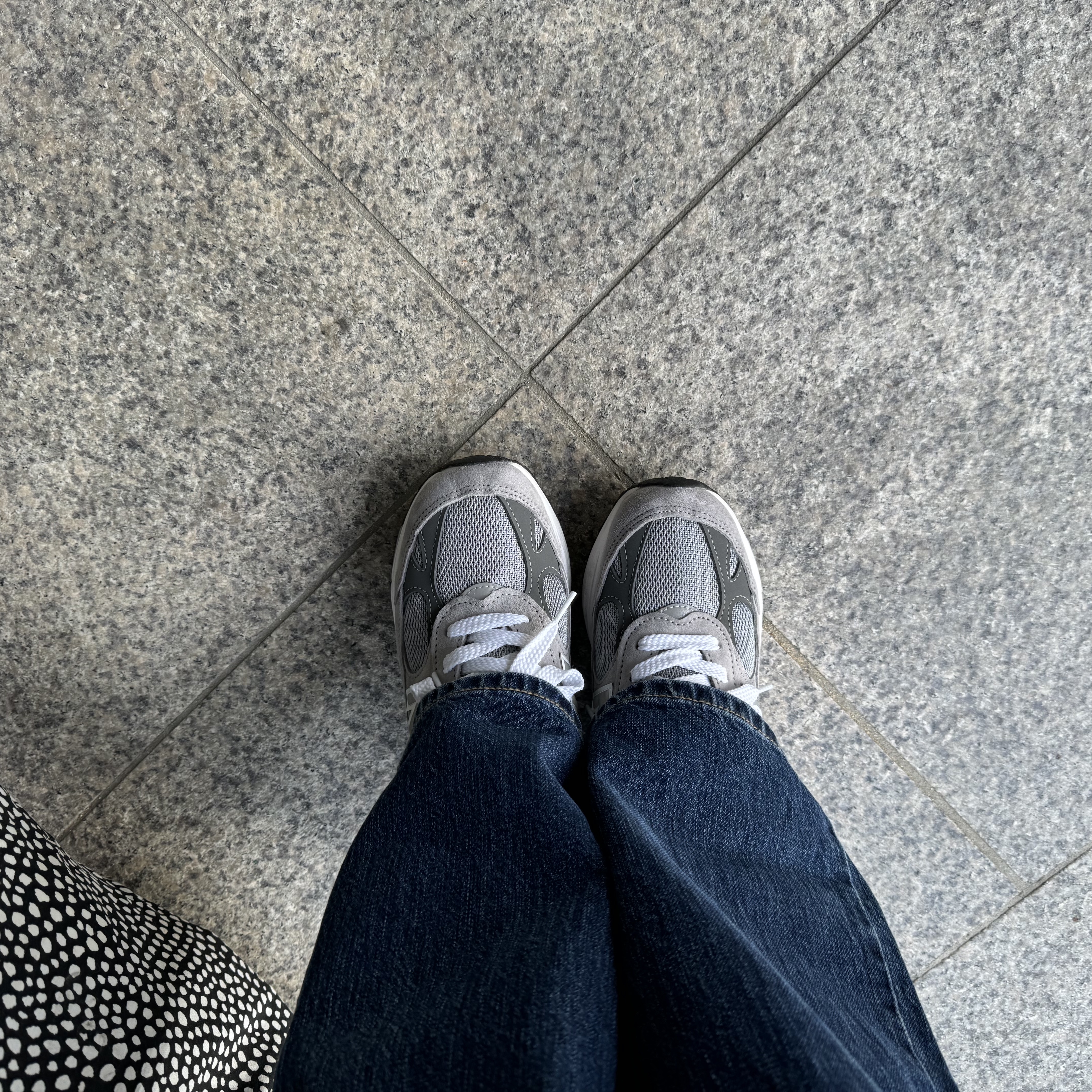 (W) New Balance 993 Made in USA Grey - B Standard 착용 스타일 - 4