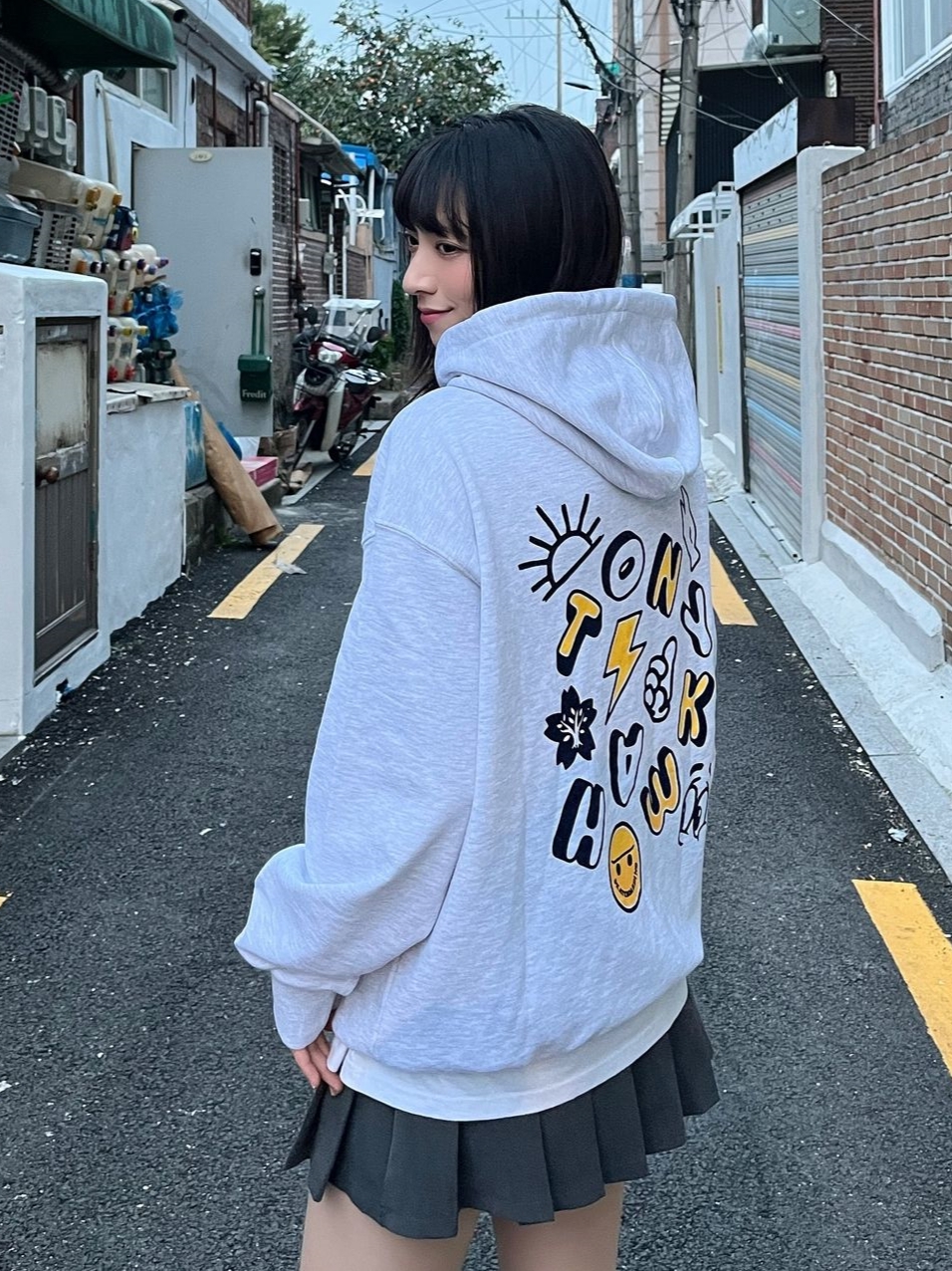 TONY HAWK Kitsch Graphic Hoodie Mellange 착용 스타일 - 1