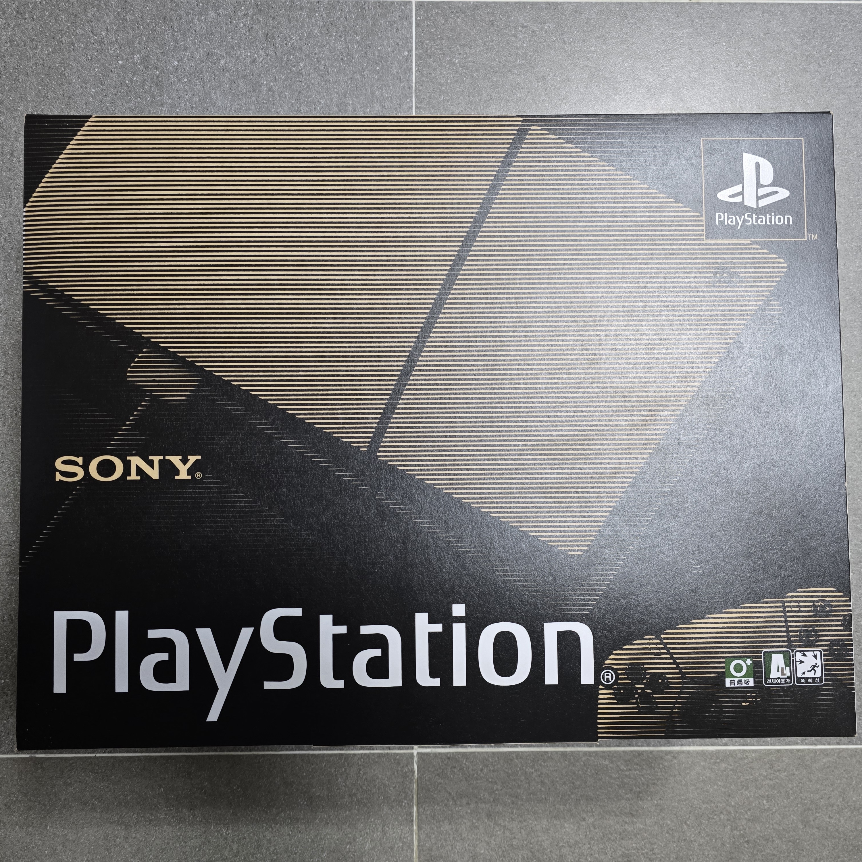 Playstation 5 Digital Edition 30th Anniversay Limited Edition Bundle (SIEK 220V) 착용 스타일
