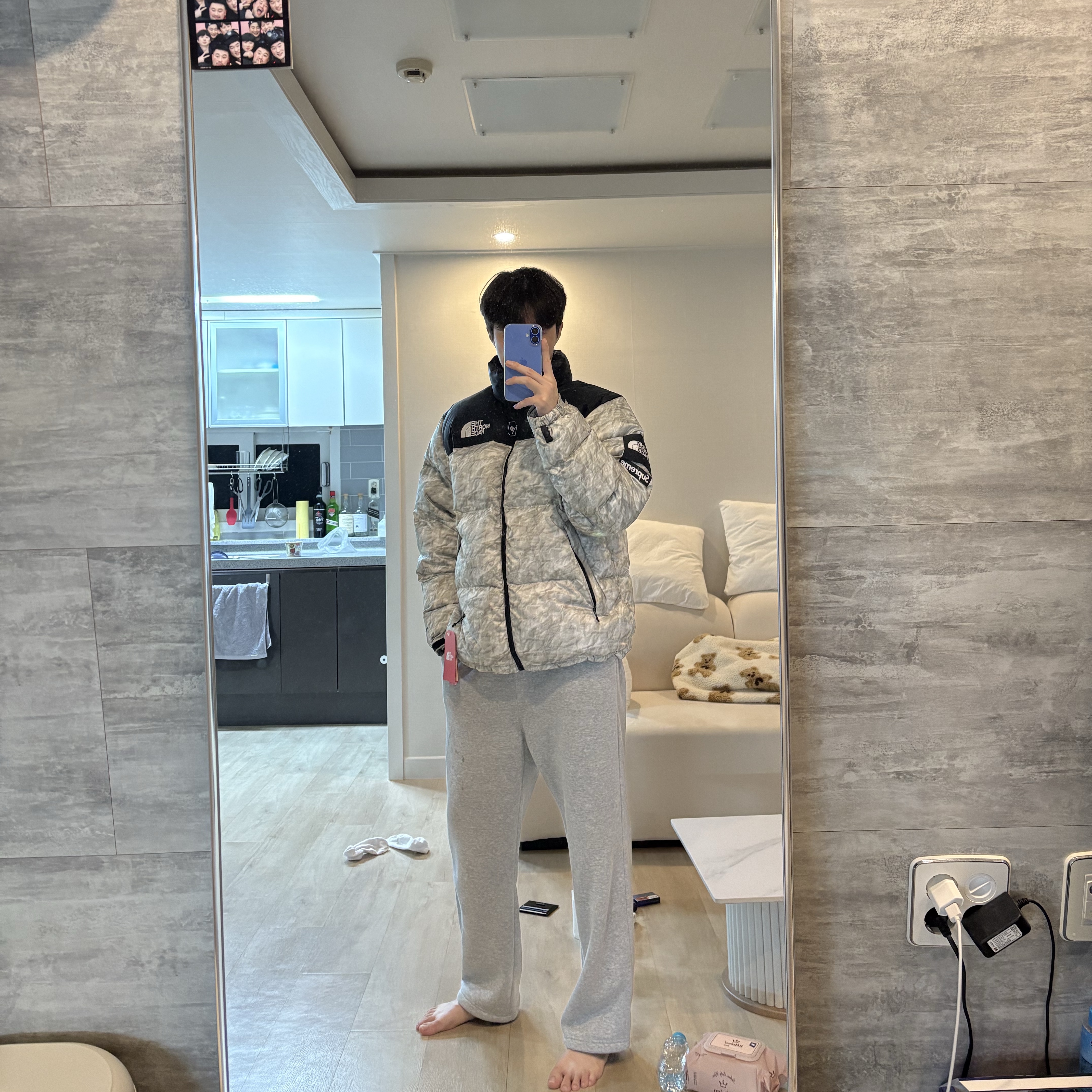 Supreme x The North Face Paper Print Nuptse Jacket - 19FW 착용 스타일
