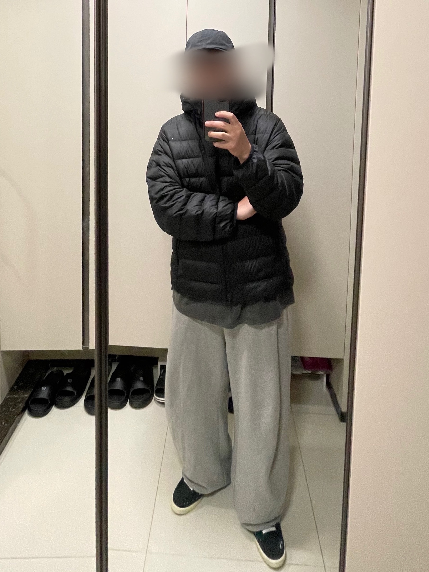 Musinsa Standard City Leisure Hooded Light Down Jacket Black 착용 스타일 - 1