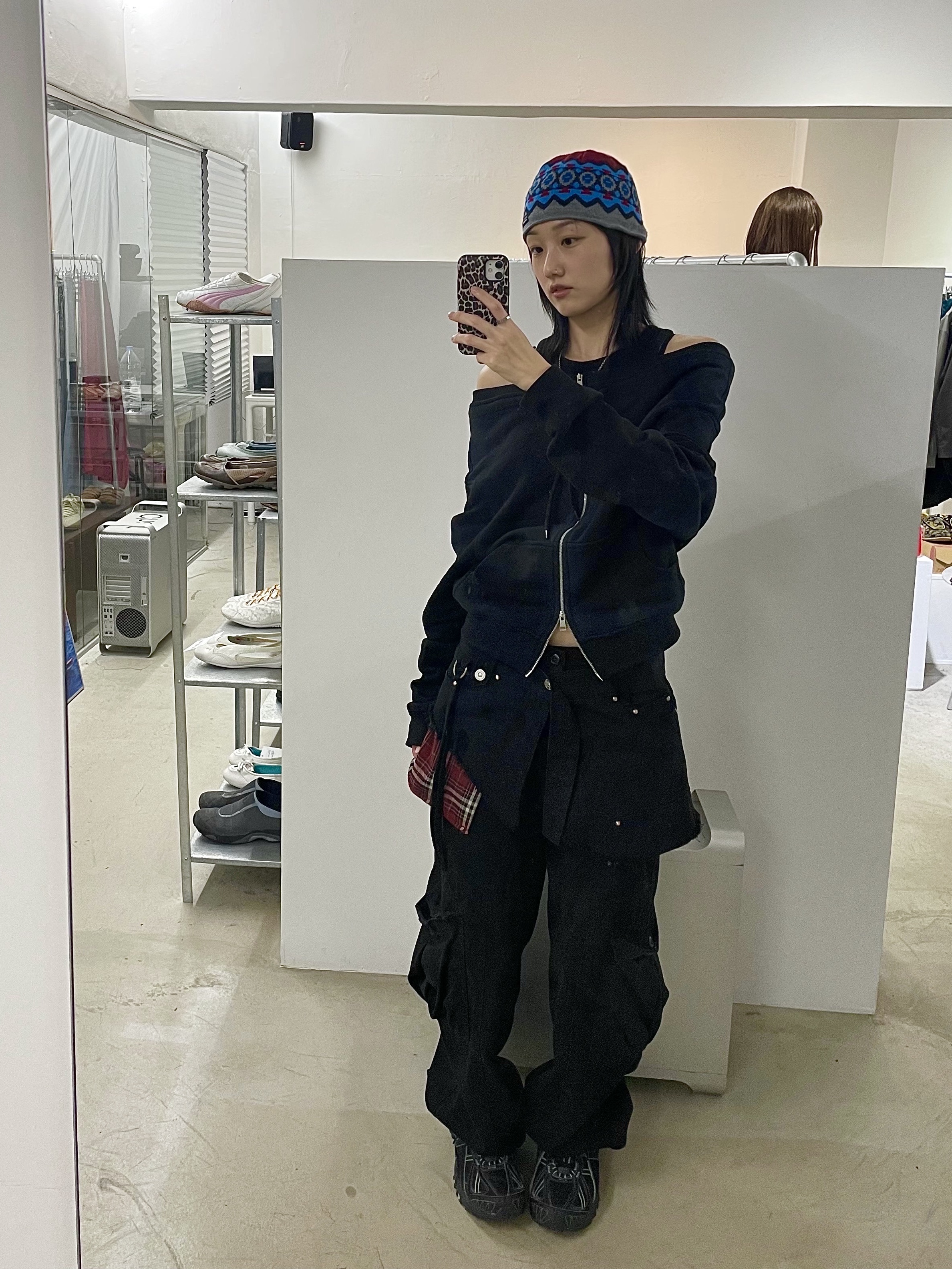 Vacant Archive Roel Layered Carpenter Skirt Belt Black 착용 스타일