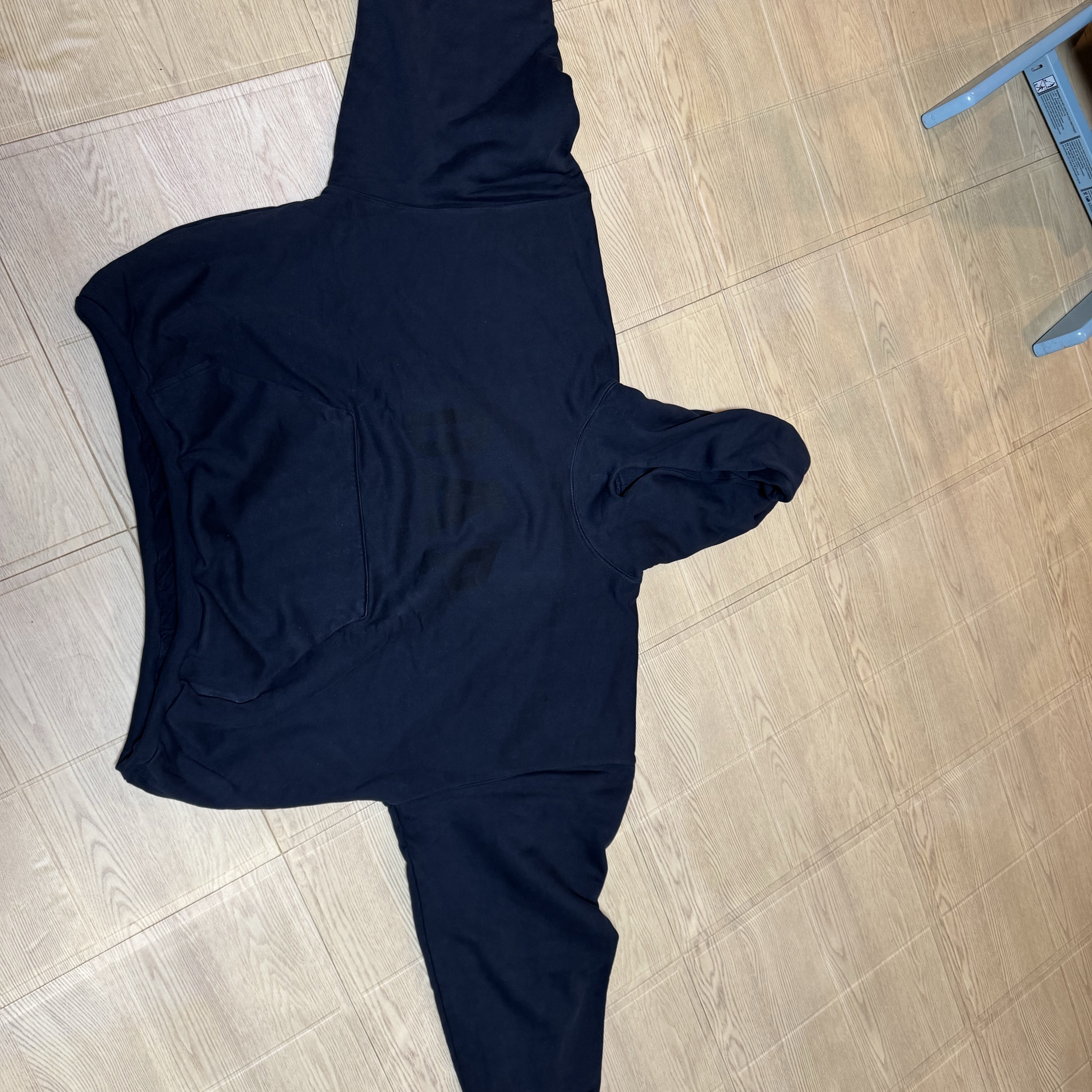 Yeezy Gap Engineered By Balenciaga Dove Hoodie Washed Black 착용 스타일 - 2