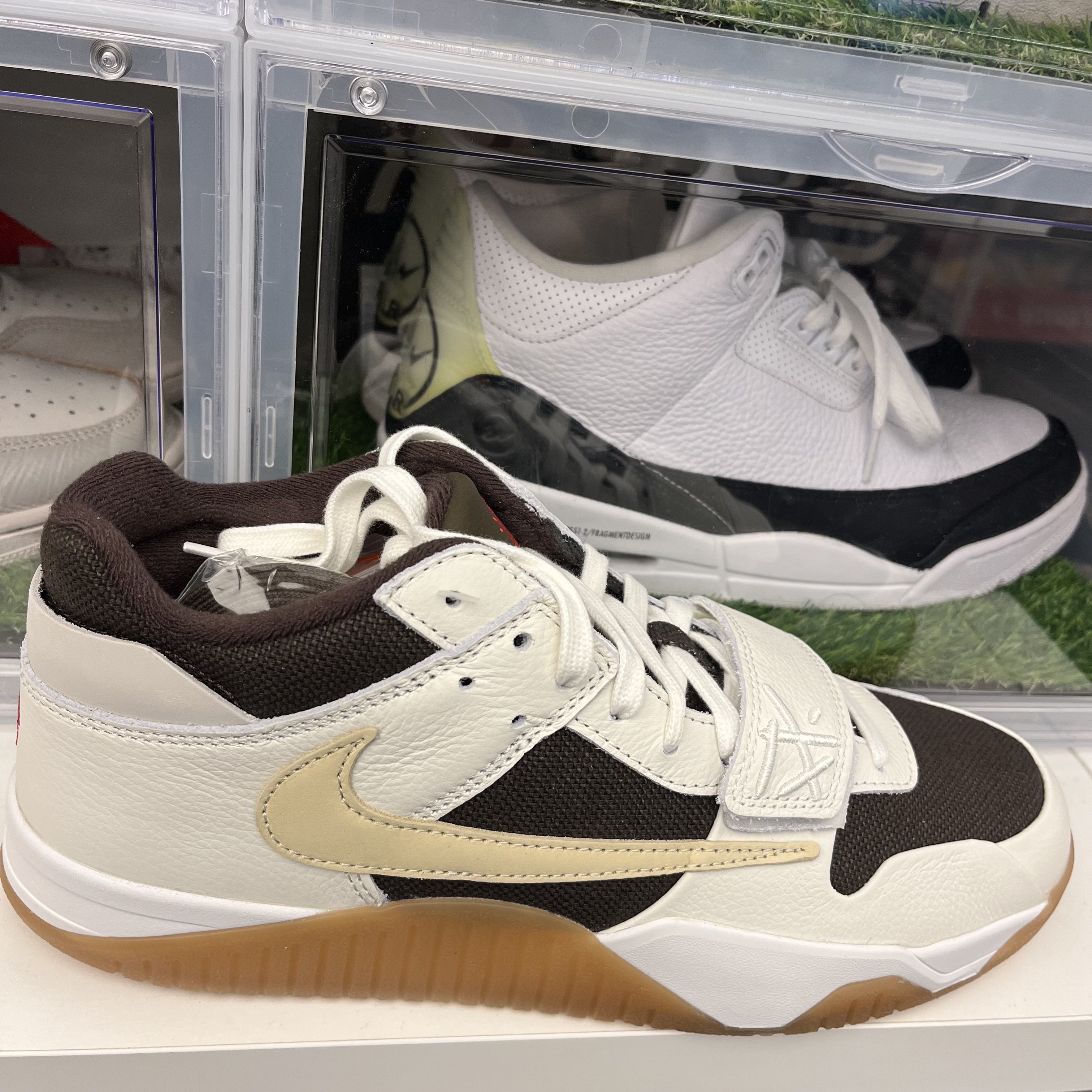Jordan x Travis Scott Jumpman Jack TR Sail and Dark Mocha 착용 스타일 - 4