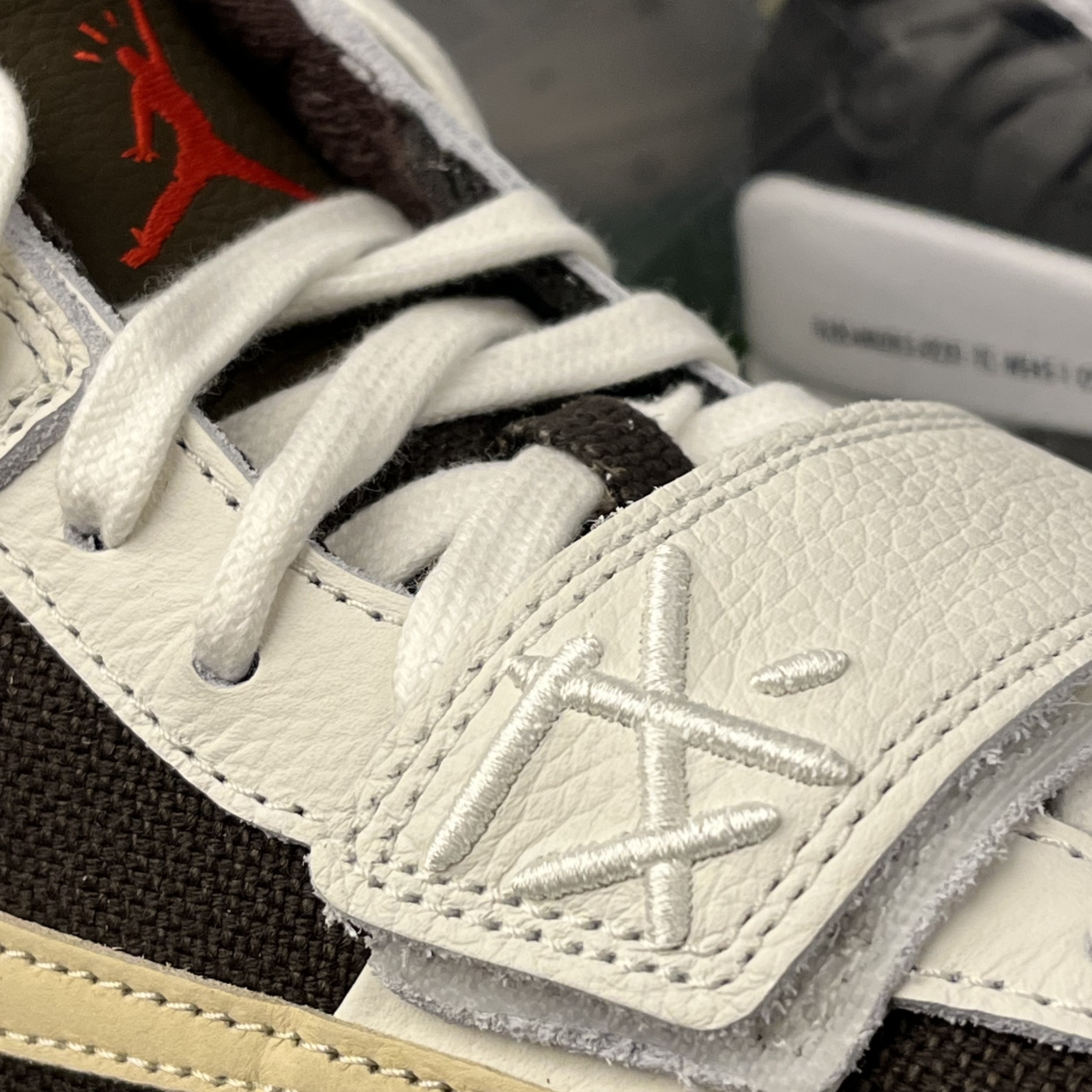 Jordan x Travis Scott Jumpman Jack TR Sail and Dark Mocha 착용 스타일 - 1
