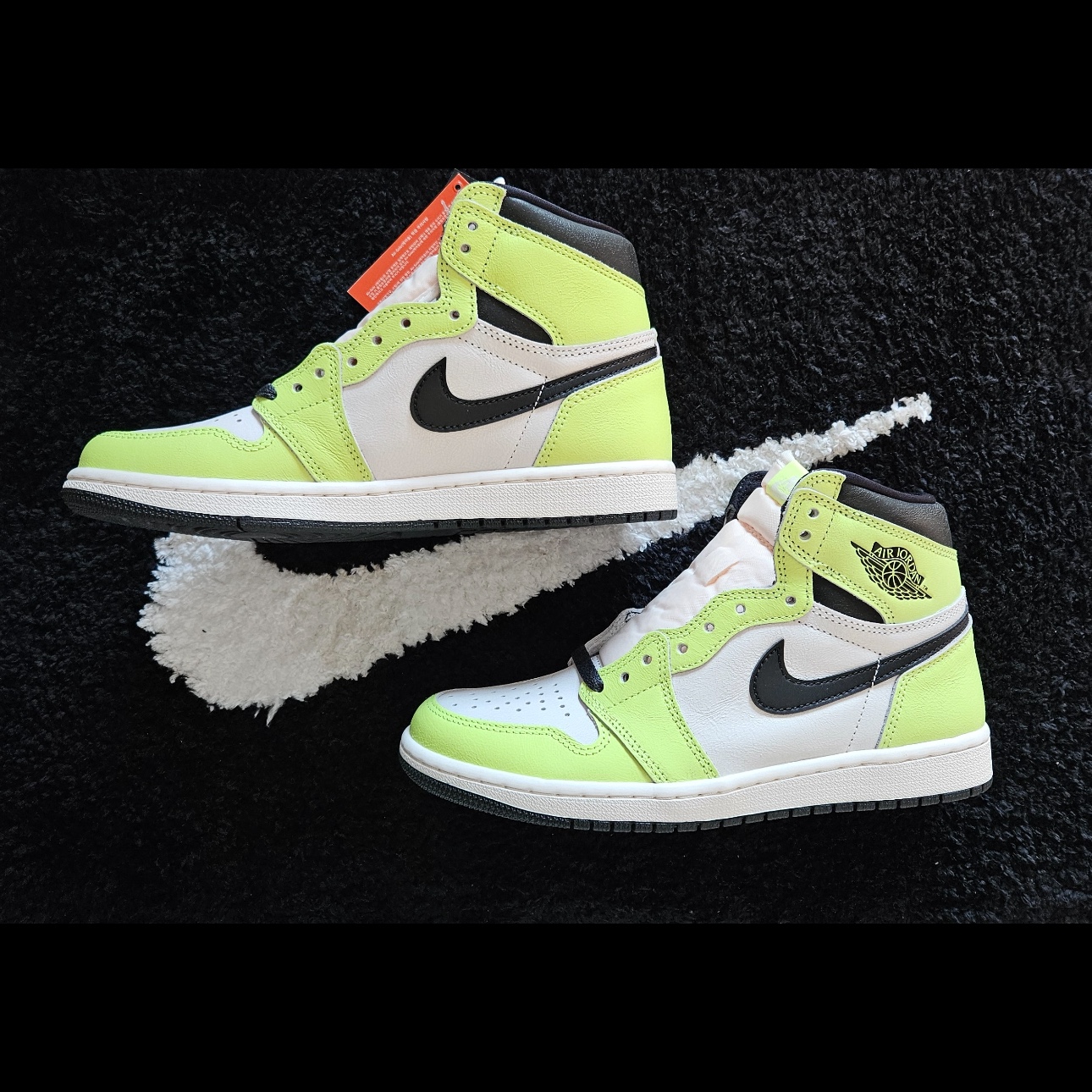 Jordan 1 Retro High OG Volt 착용 스타일 - 1