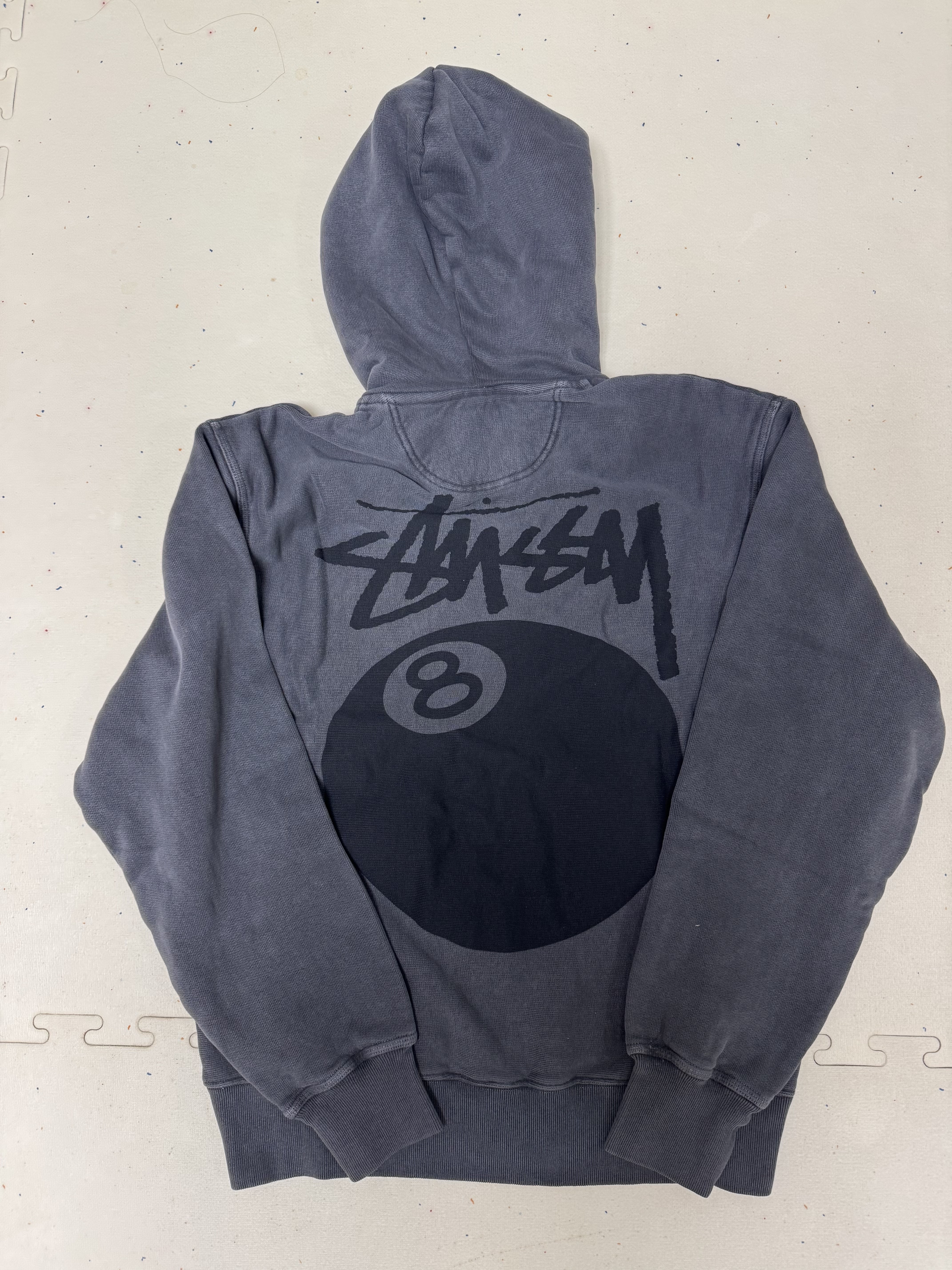 Stussy 8 Ball Pigment Dyed Zip Hoodie Black 착용 스타일 - 2