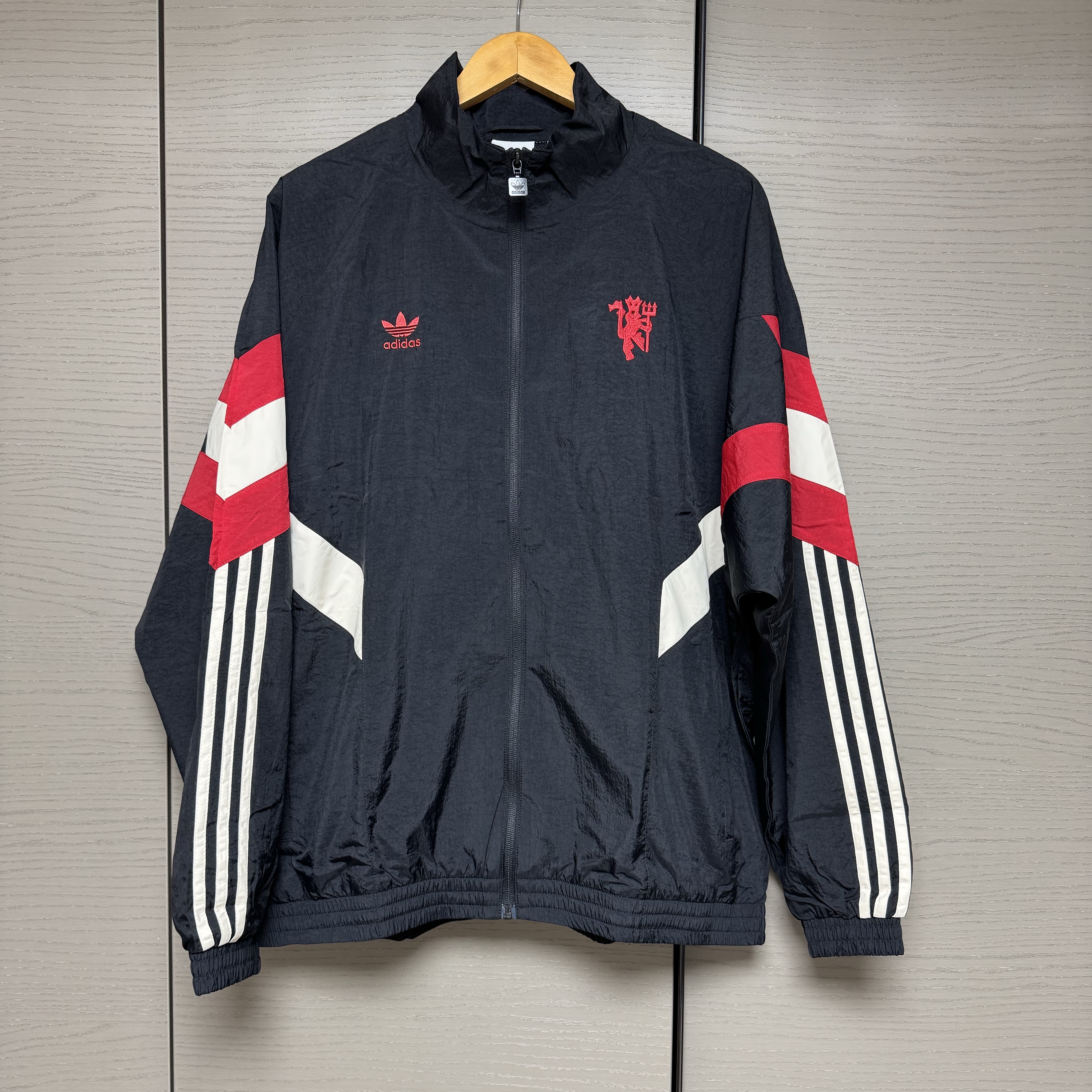 Adidas Manchester United Originals Track Top Black Red - KR Sizing 착용 스타일 - 2