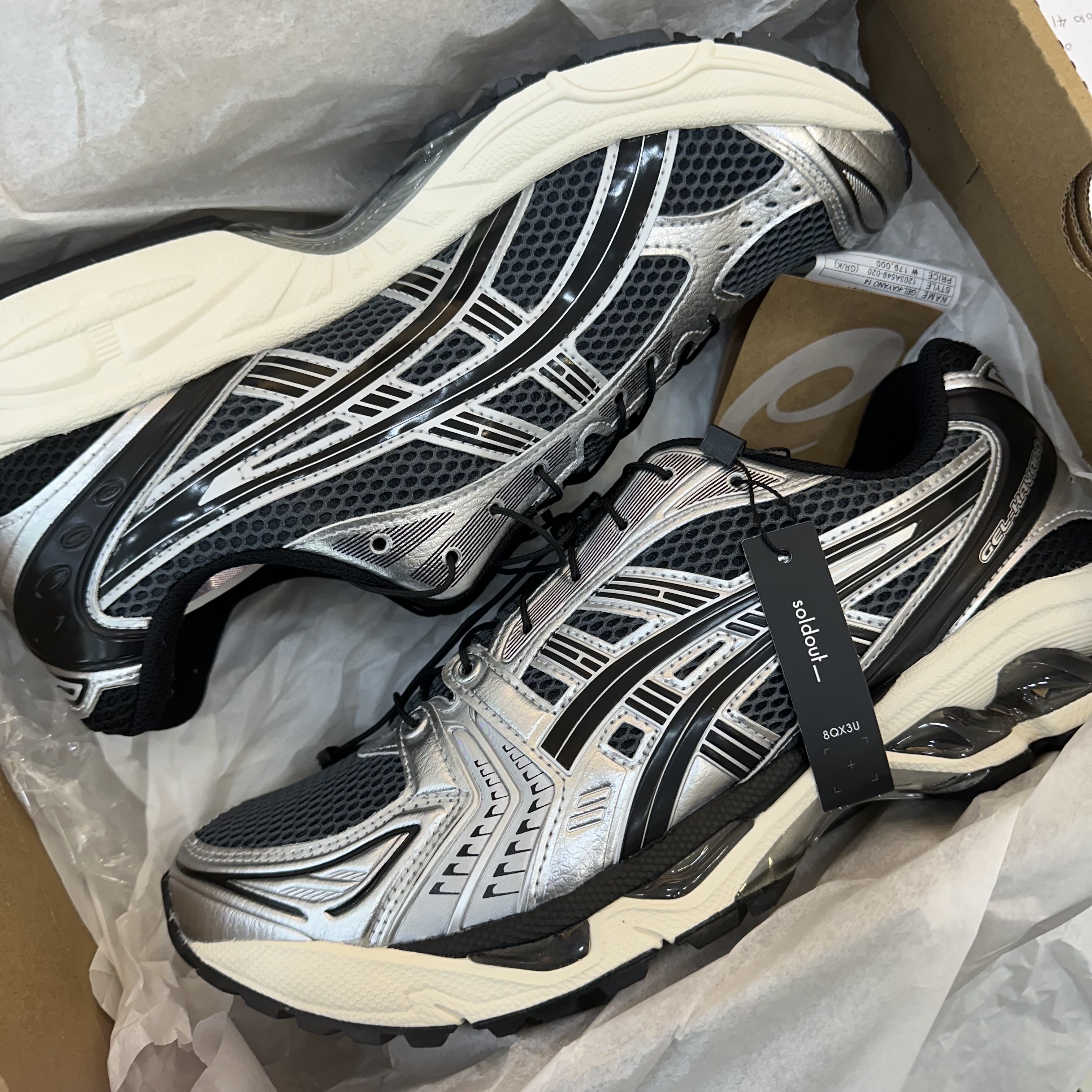 Asics Unlimited Gel-Kayano 14 Carrier Grey Black 착용 스타일