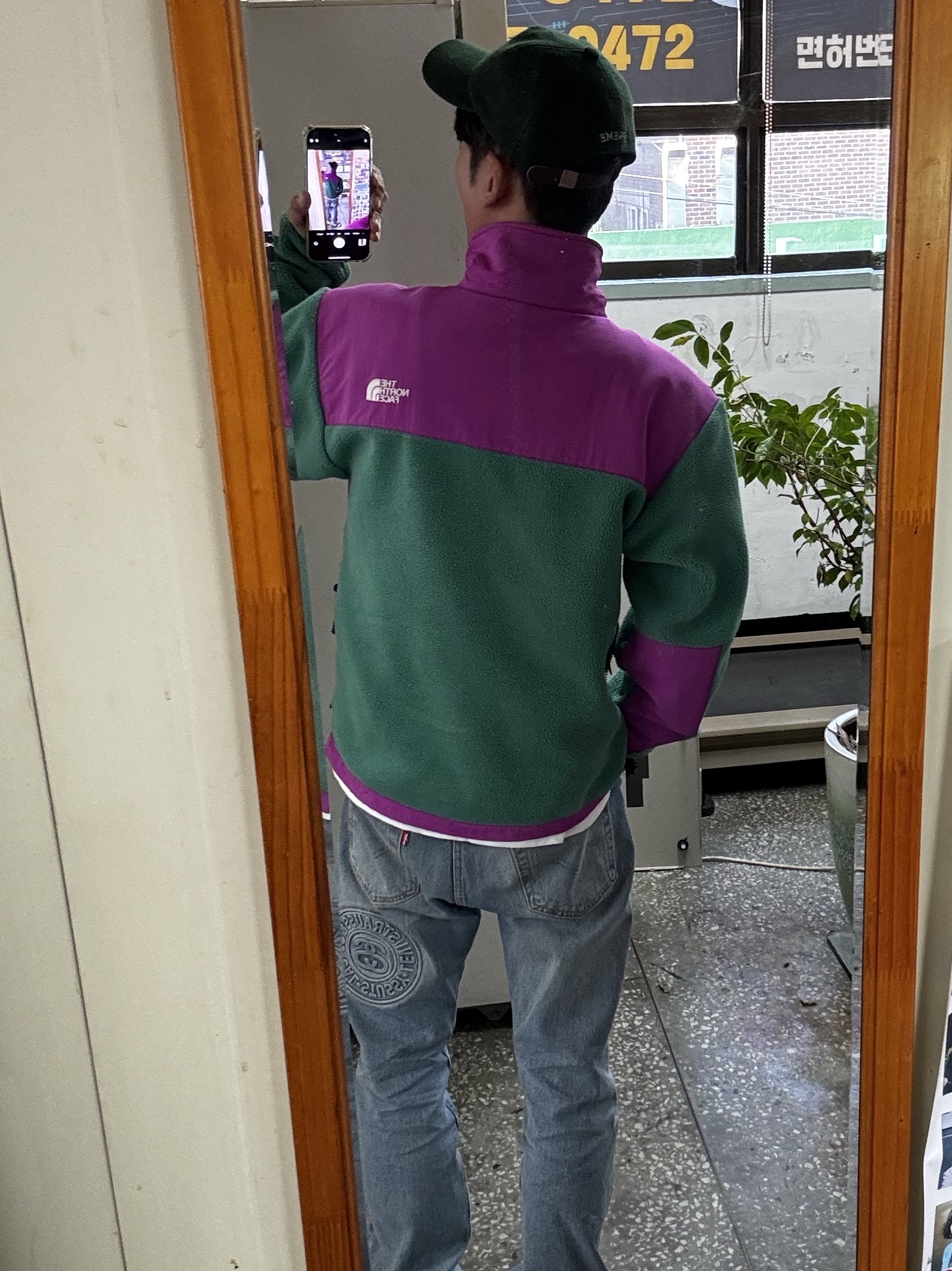 Stussy x Levi's Embossed 501 Jean Indigo, Jordan 1 x Travis Scott Retro Low OG SP Sail and Ridgerock 착용 스타일 - 4