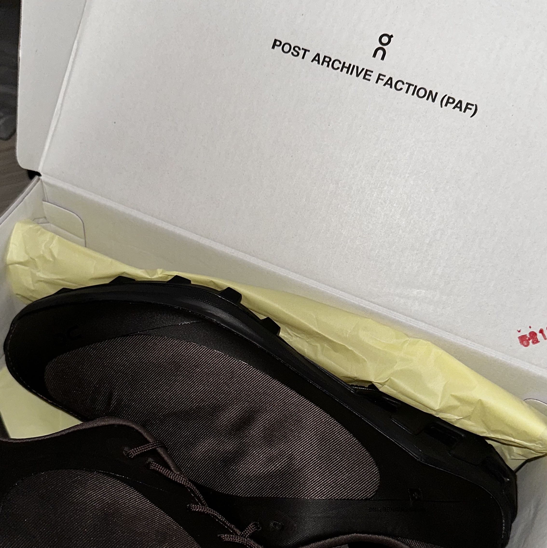 On Running x Post Archive Faction (Paf) Cloudventure Peak Cacao Espresso 착용 스타일