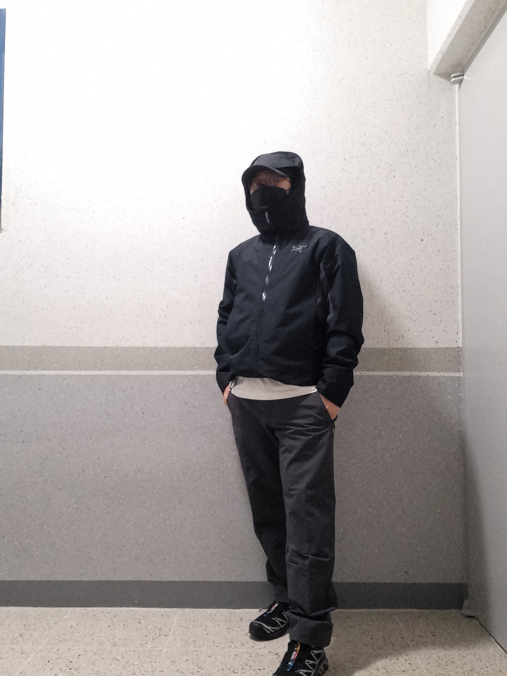 Arc'teryx Solano Insulated Hoody Black Graphite, Arc'teryx Solano Insulated Hoody Black Graphite 착용 스타일 - 7