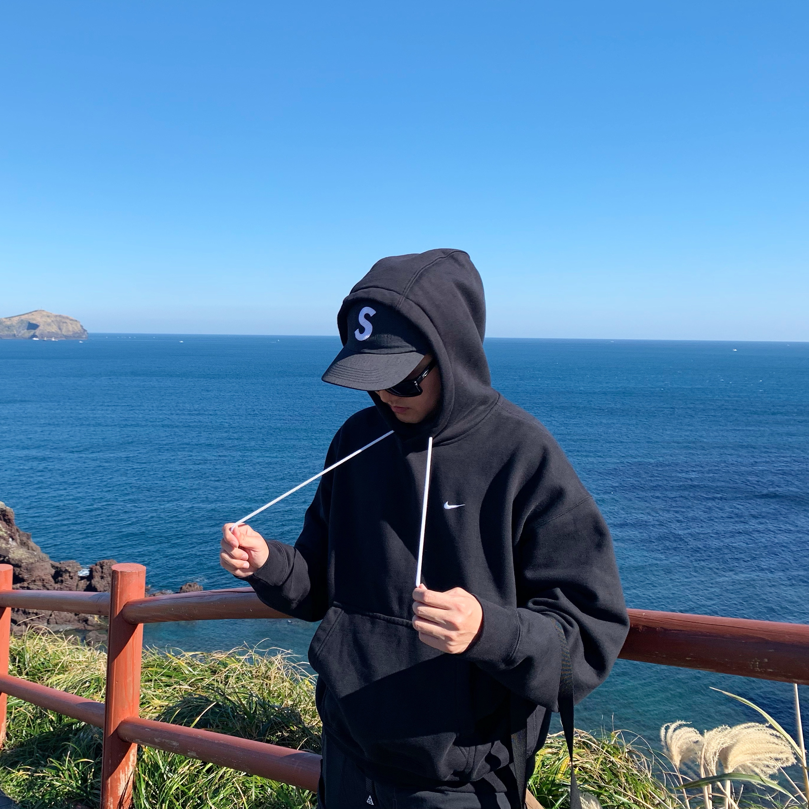 Nike NRG Solo Swoosh Fleece Hoodie Black White - US/EU, Supreme Cordura Ripstop S Logo 6-Panel Black - 23SS 착용 스타일 - 1