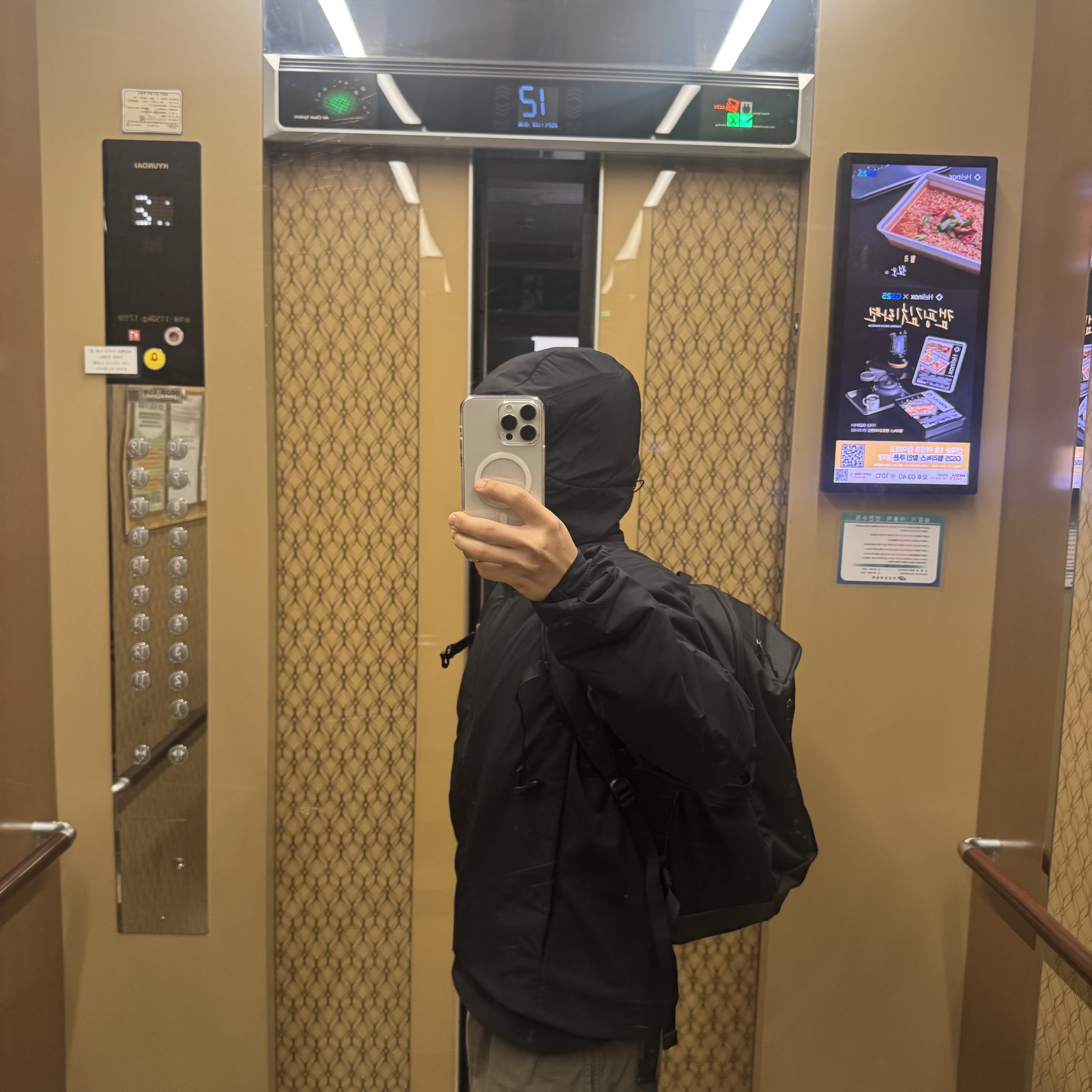 Arc'teryx Atom Hoody Black, Asics Gel-Kayano 14 Black Seal Grey 착용 스타일 - 2